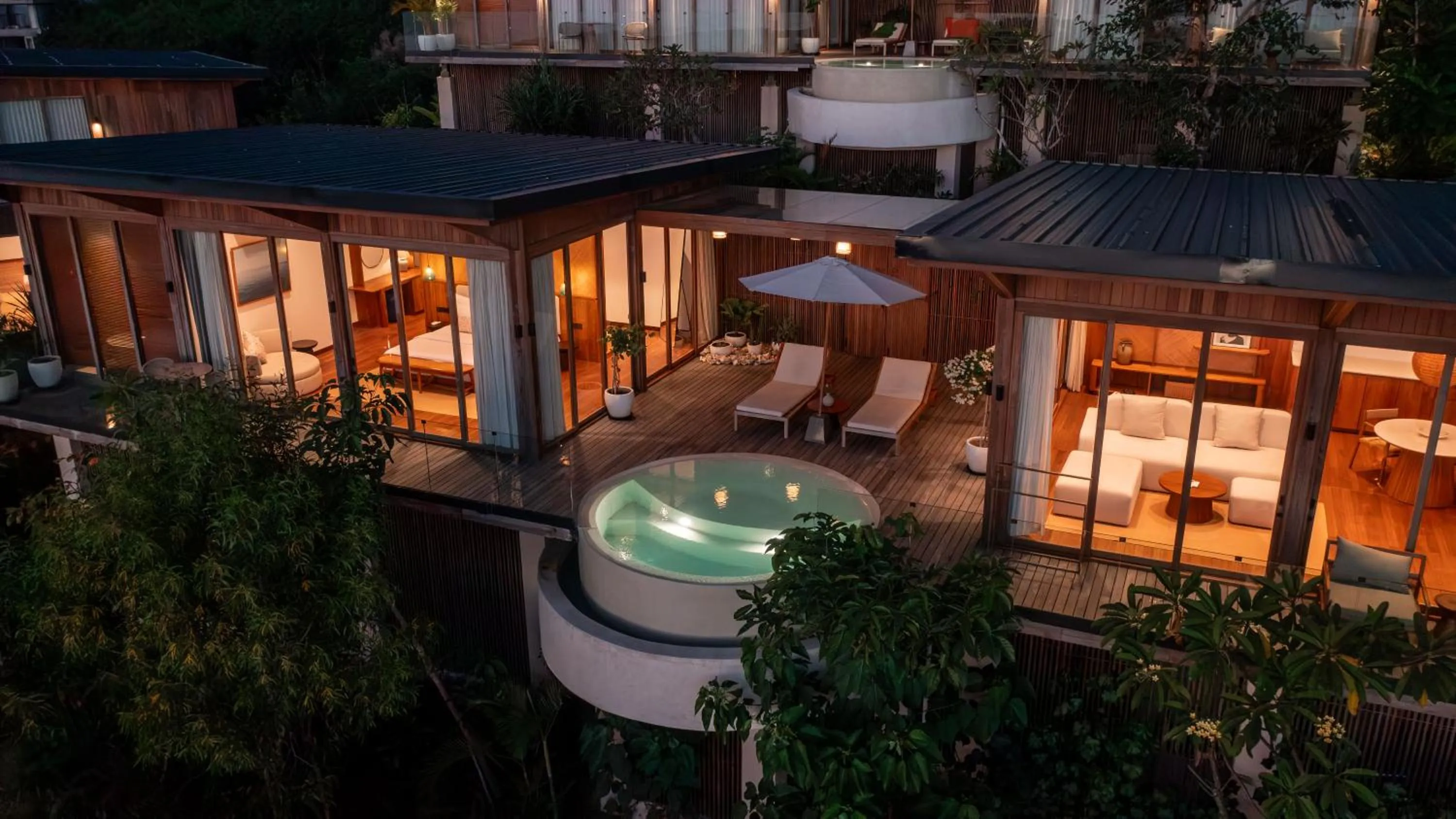 Swimming pool in Ocean View Villas by Grün