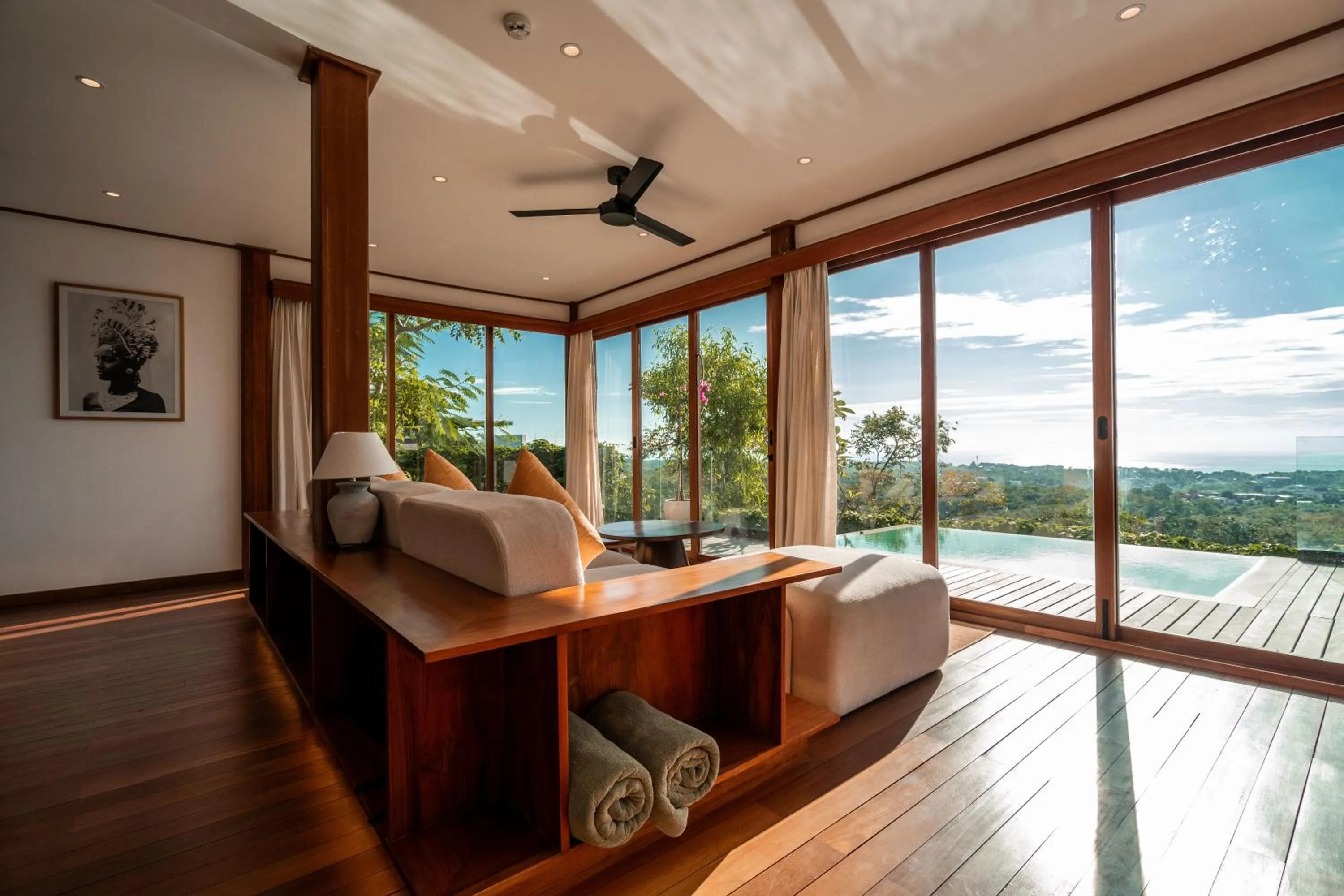Living room, Bed in Ocean View Villas by Grün
