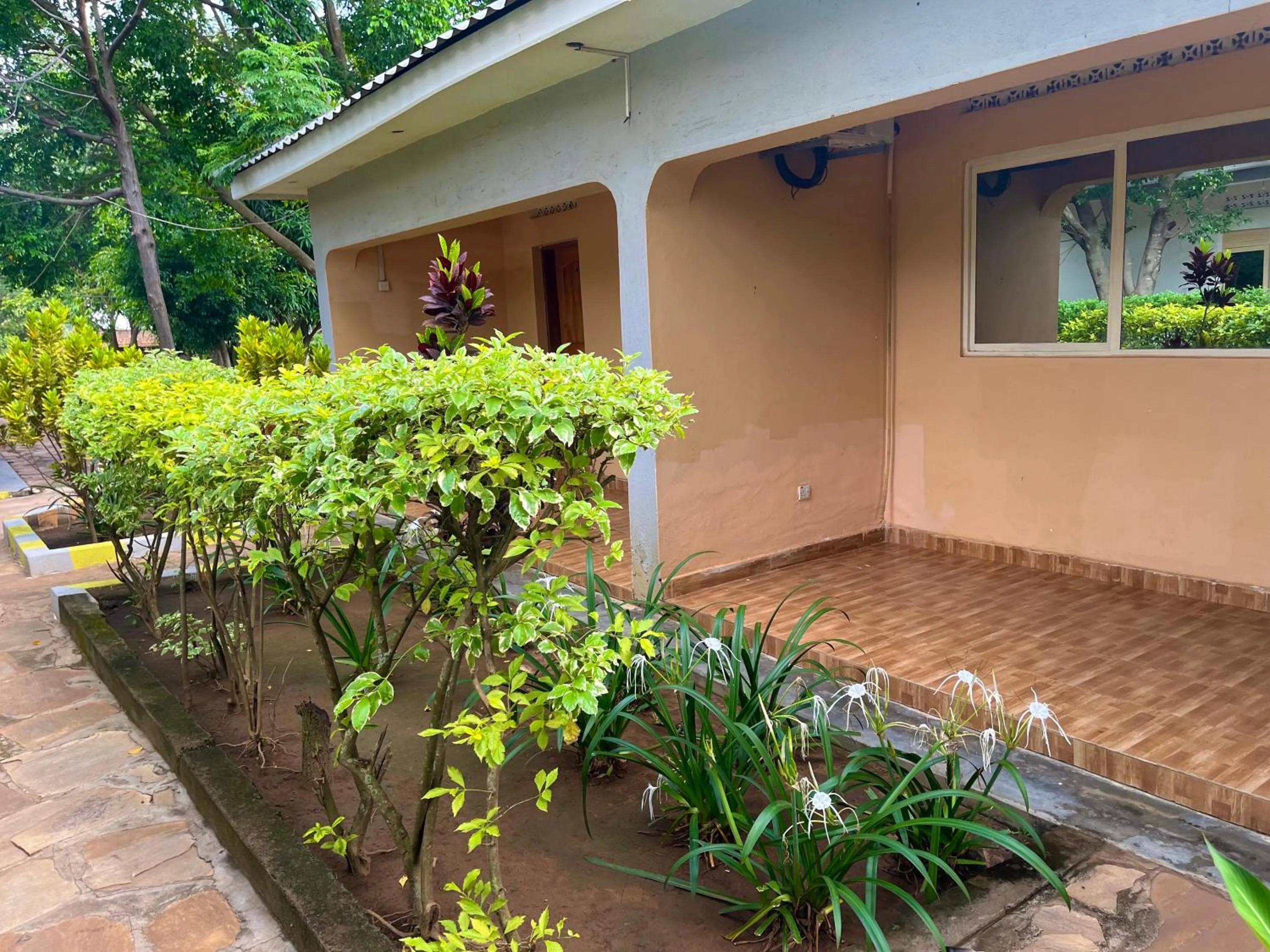 Lavic Country Resort Adjumani