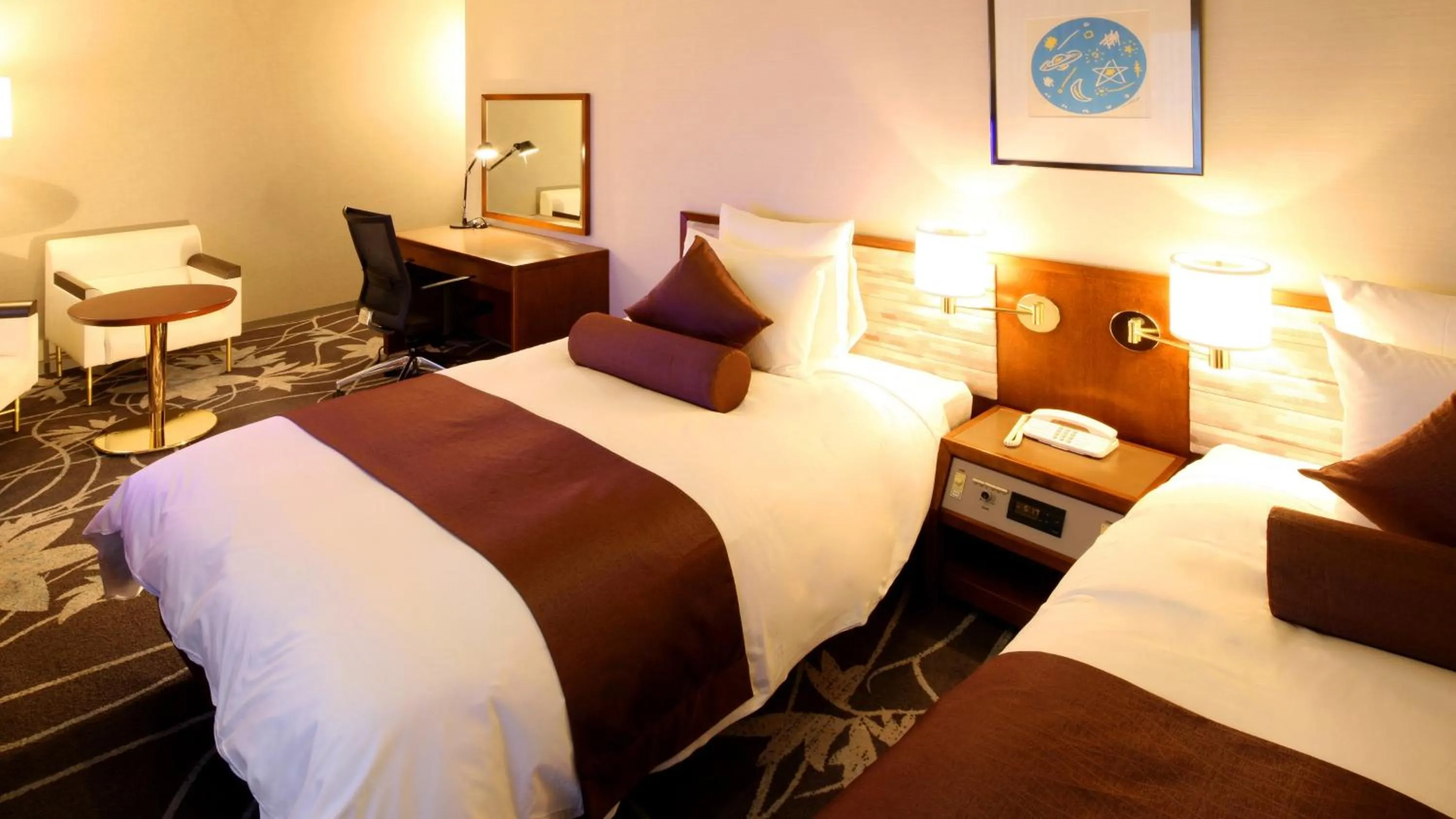 Photo of the whole room, Bed in ANA Crowne Plaza Niigata by IHG