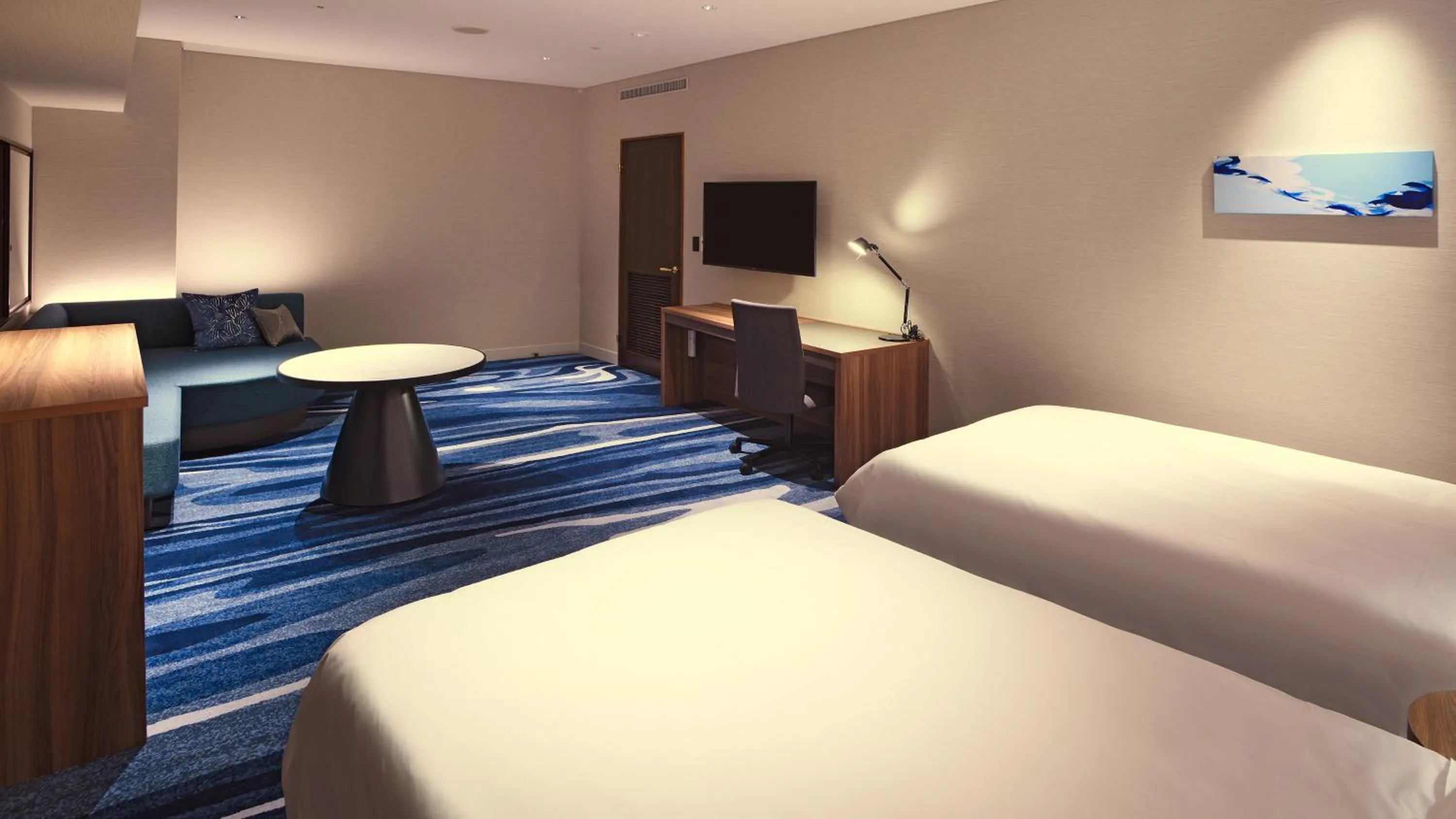 Photo of the whole room, Bed in ANA Crowne Plaza Niigata by IHG