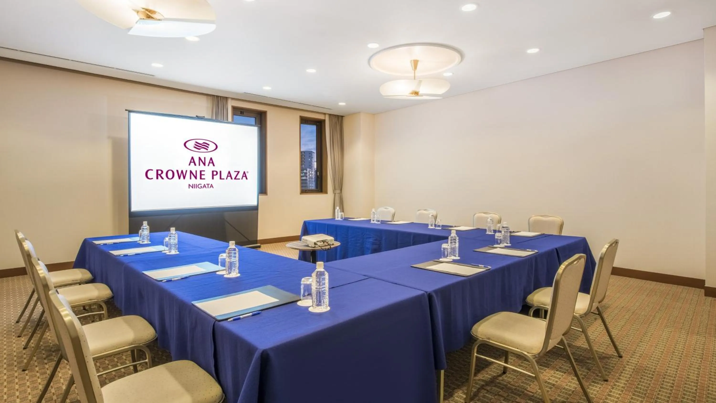 Meeting/conference room in ANA Crowne Plaza Niigata by IHG