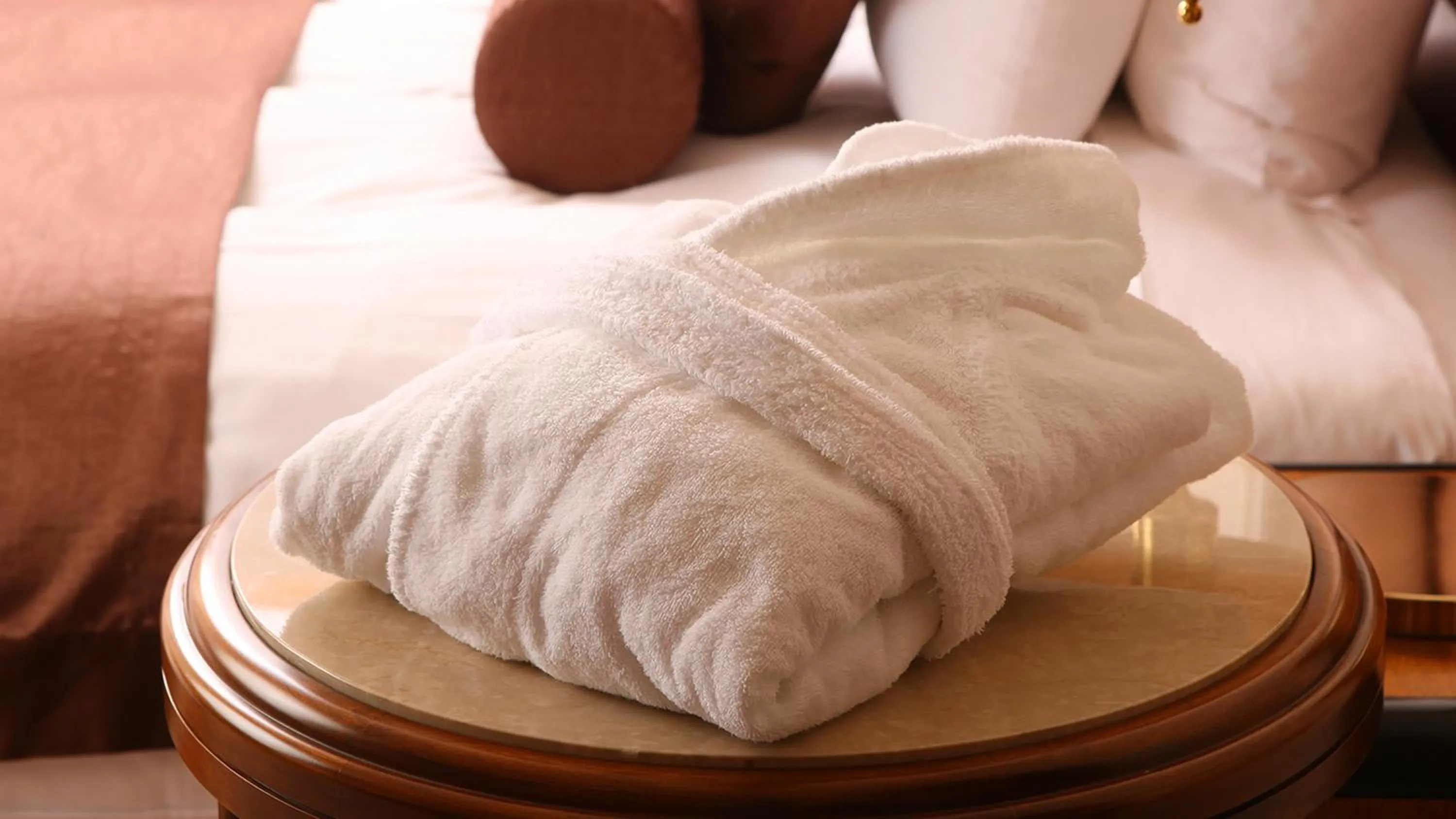 Photo of the whole room, Bed in ANA Crowne Plaza Niigata by IHG