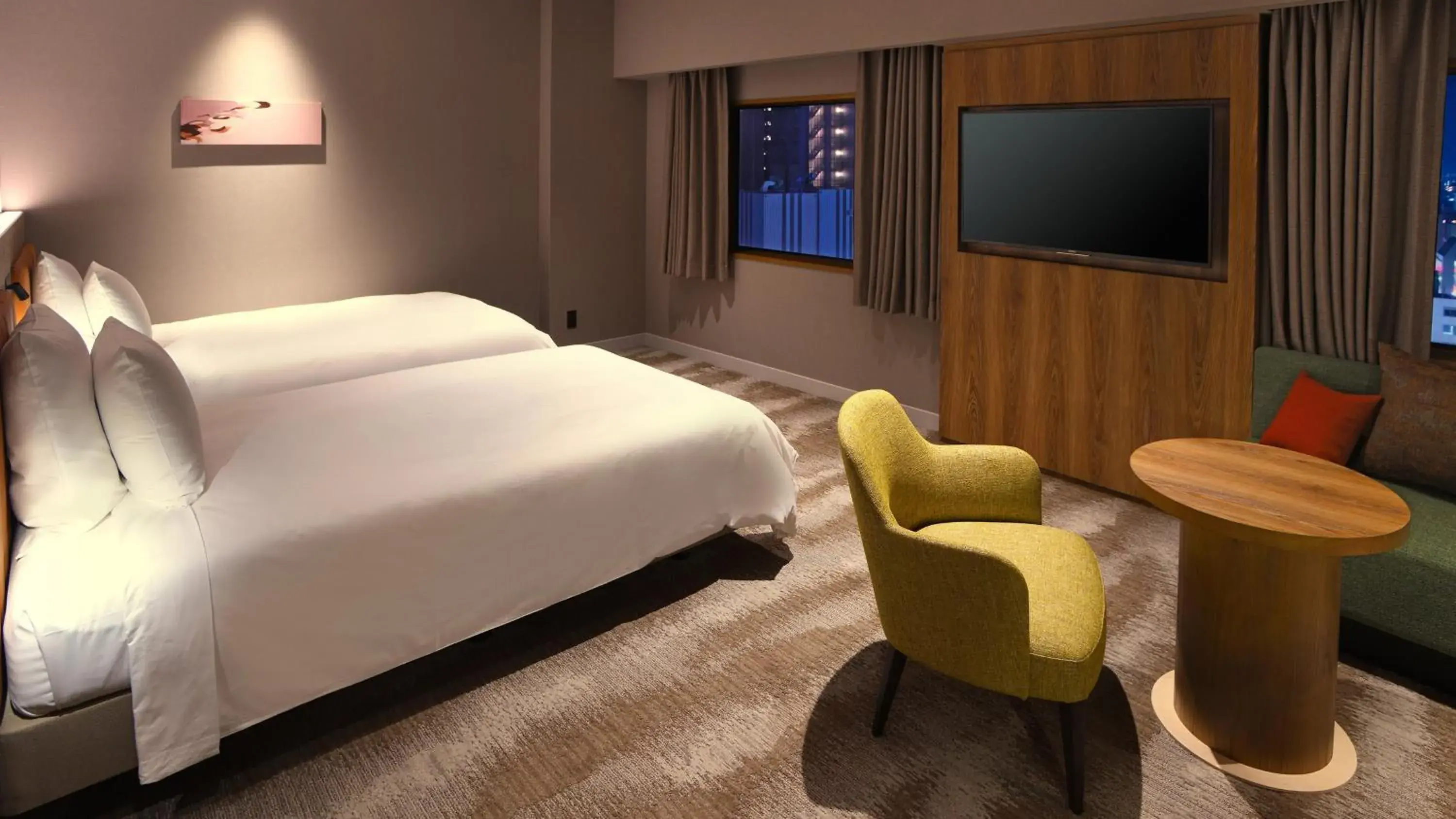 Junior Suite with Two Single Beds and Walk-In Shower in ANA Crowne Plaza Niigata by IHG Junior Suite with Two Single Beds and Walk-In Shower in ANA Crowne Plaza Niigata by IHG