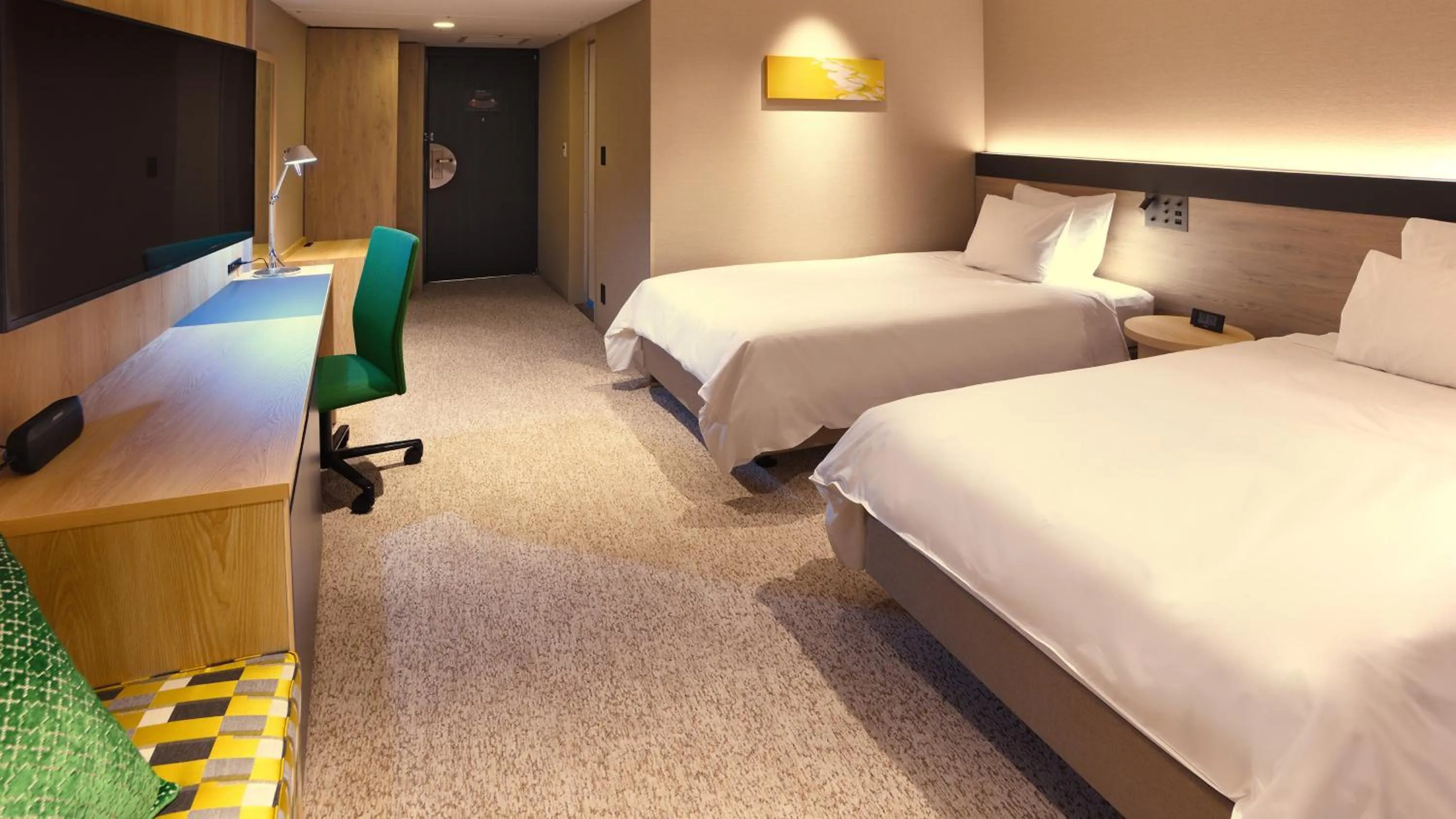 Photo of the whole room, Bed in ANA Crowne Plaza Niigata by IHG