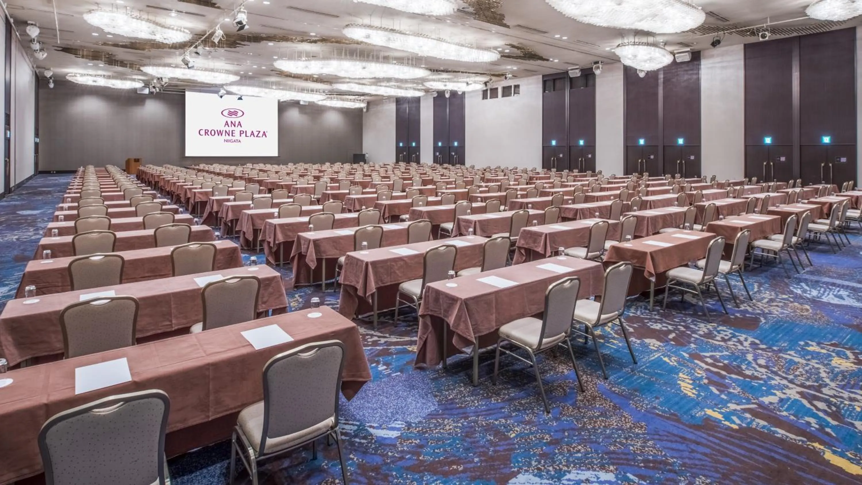 Meeting/conference room in ANA Crowne Plaza Niigata by IHG