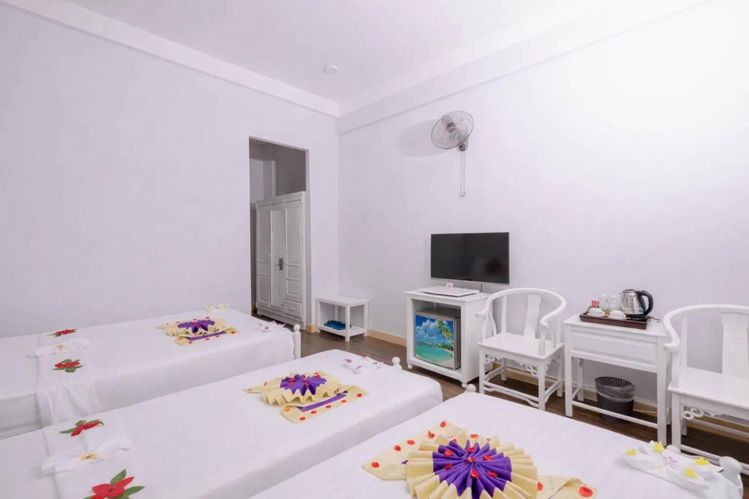 Bed in CCT Luxury Hotel