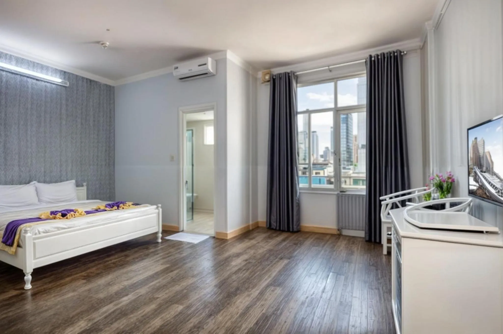 Bedroom, Bed in CCT Luxury Hotel