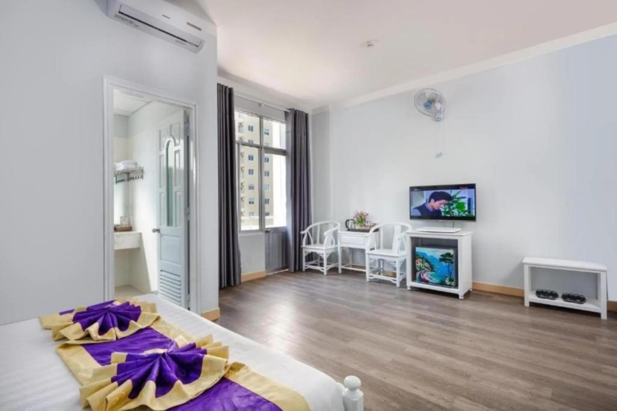 TV and multimedia, Bed in CCT Luxury Hotel