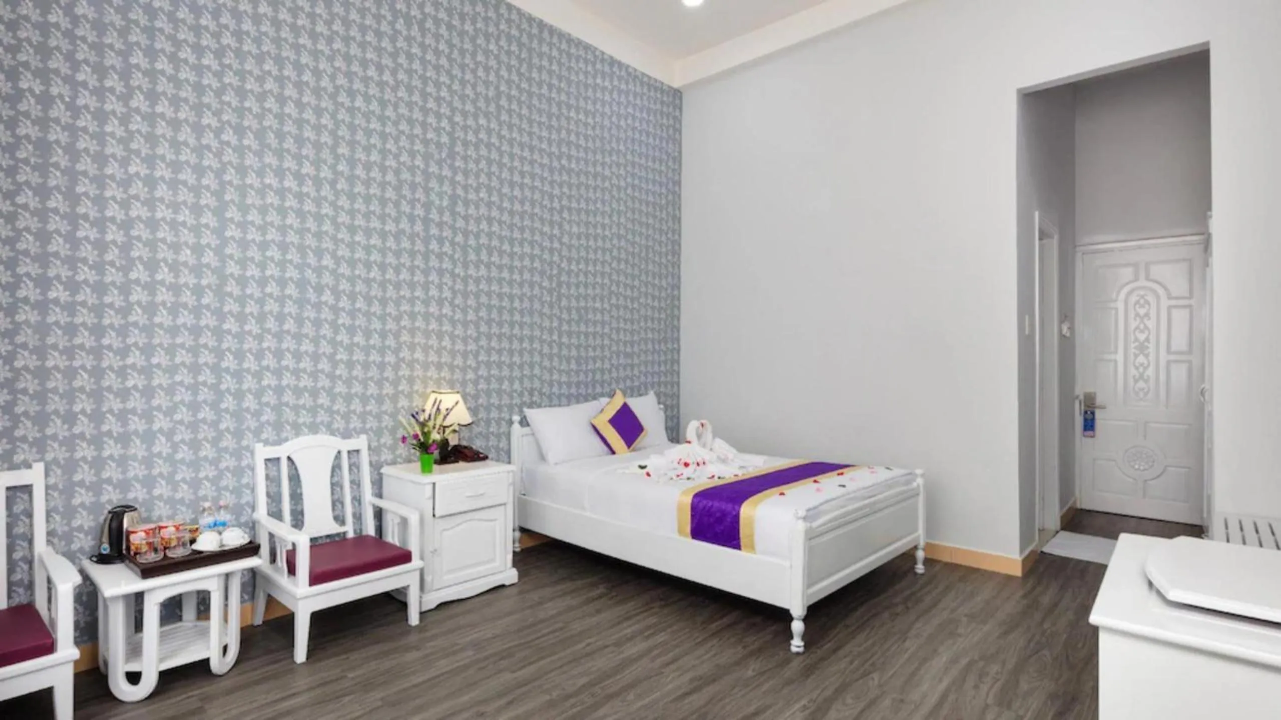 Photo of the whole room, Bed in CCT Luxury Hotel