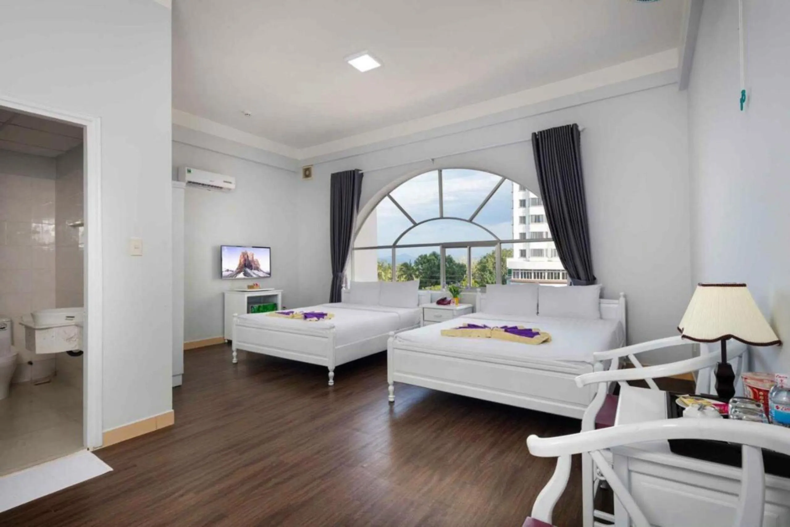 TV and multimedia, Bed in CCT Luxury Hotel