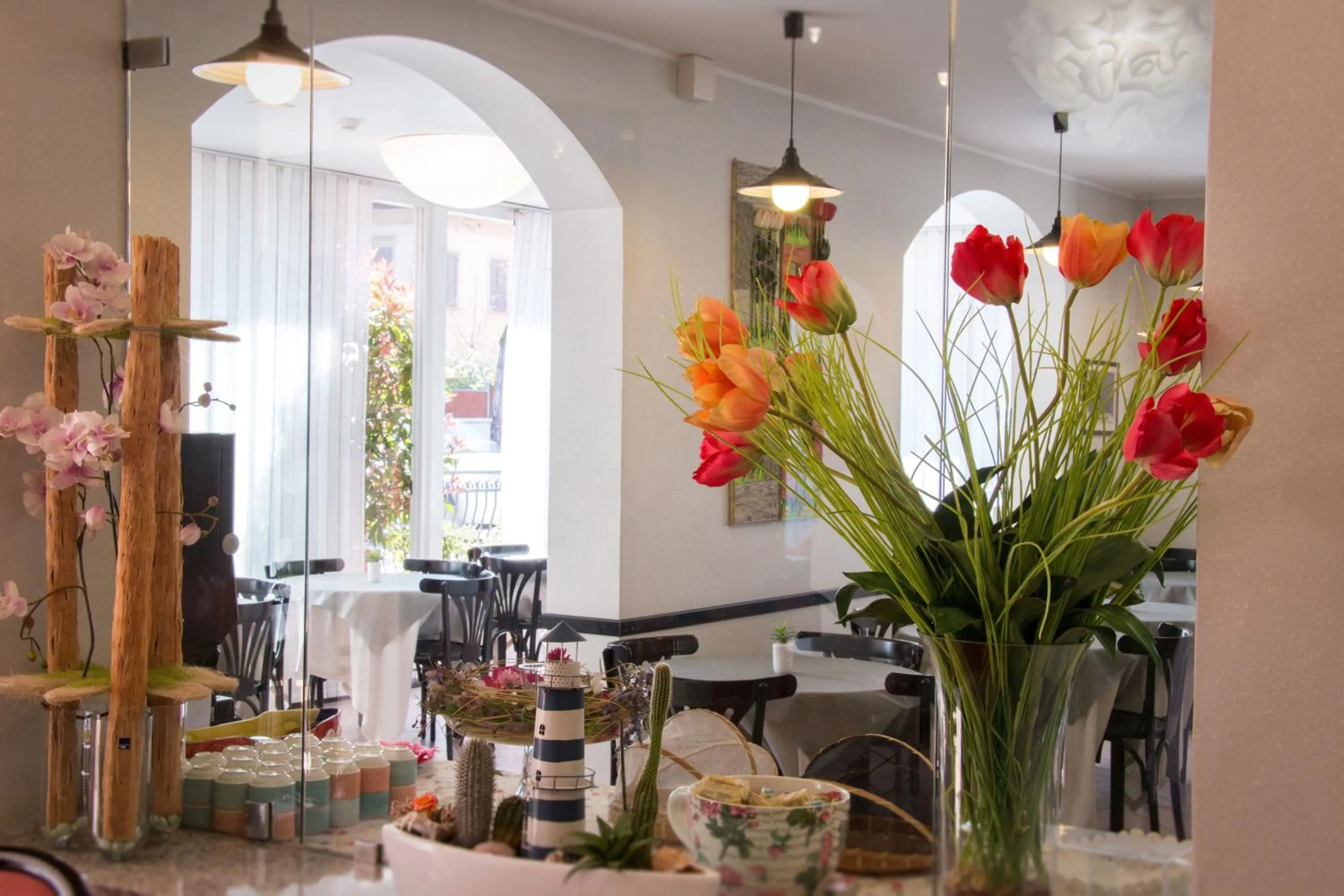 Restaurant/places to eat in B&B Hotel Souvenir