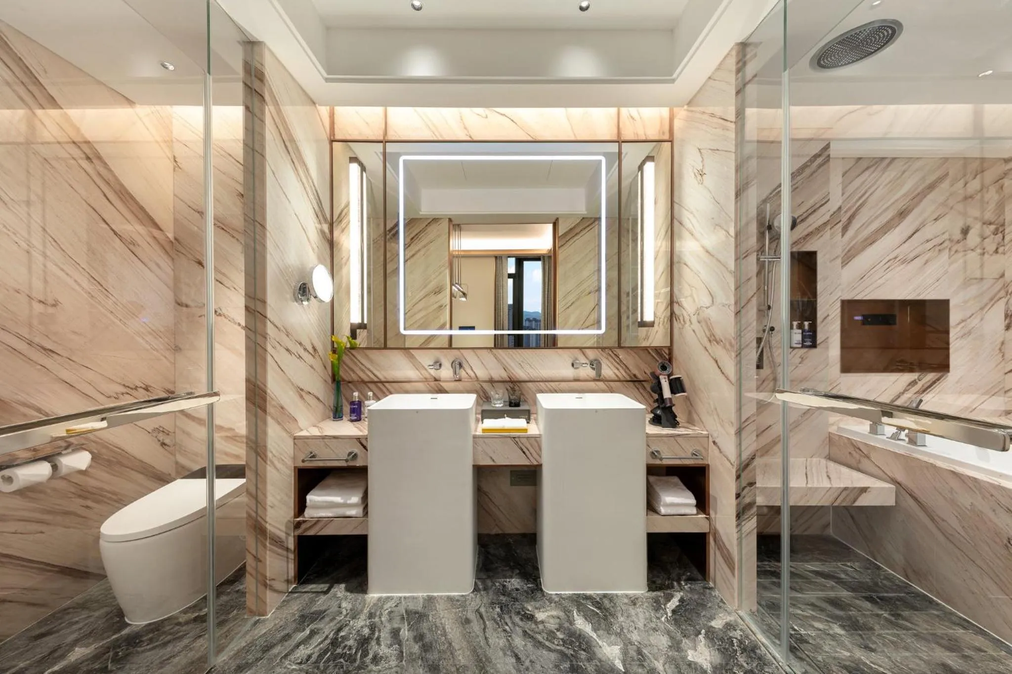 Bedroom in voco Jincheng Danhe by IHG