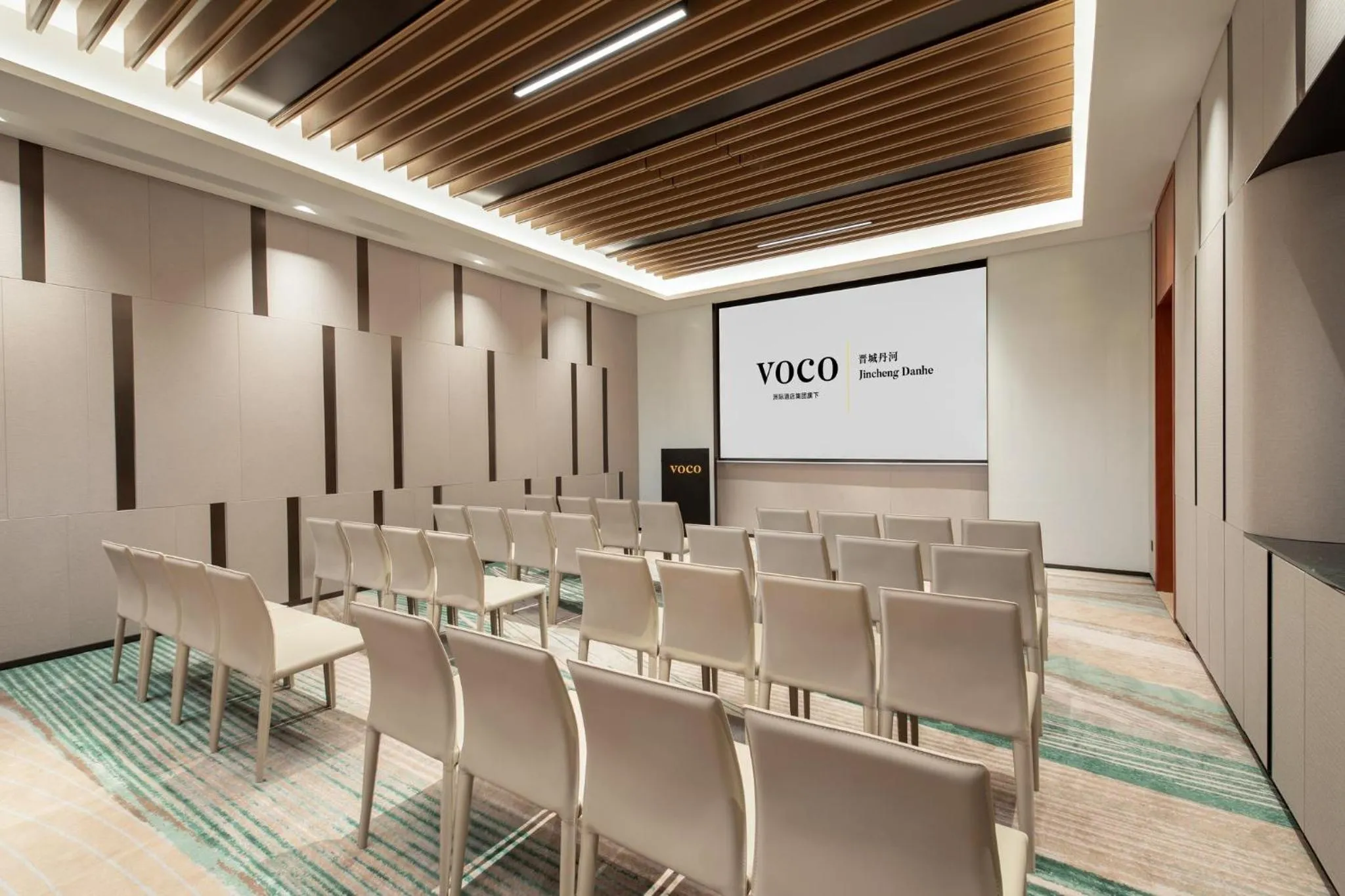 Meeting/conference room in voco Jincheng Danhe by IHG