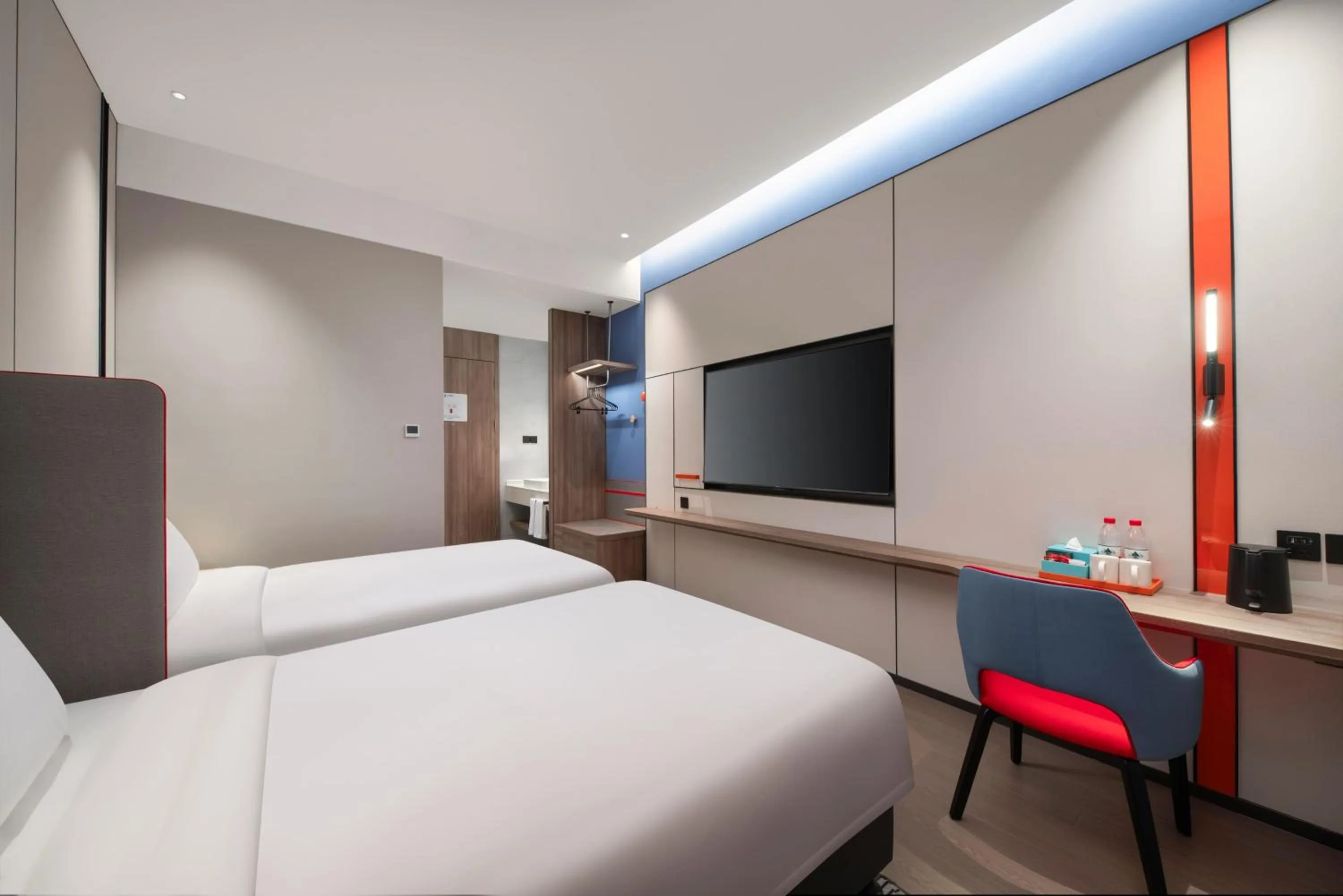 Photo of the whole room, Bed in Holiday Inn Express Beijing Mentougou by IHG