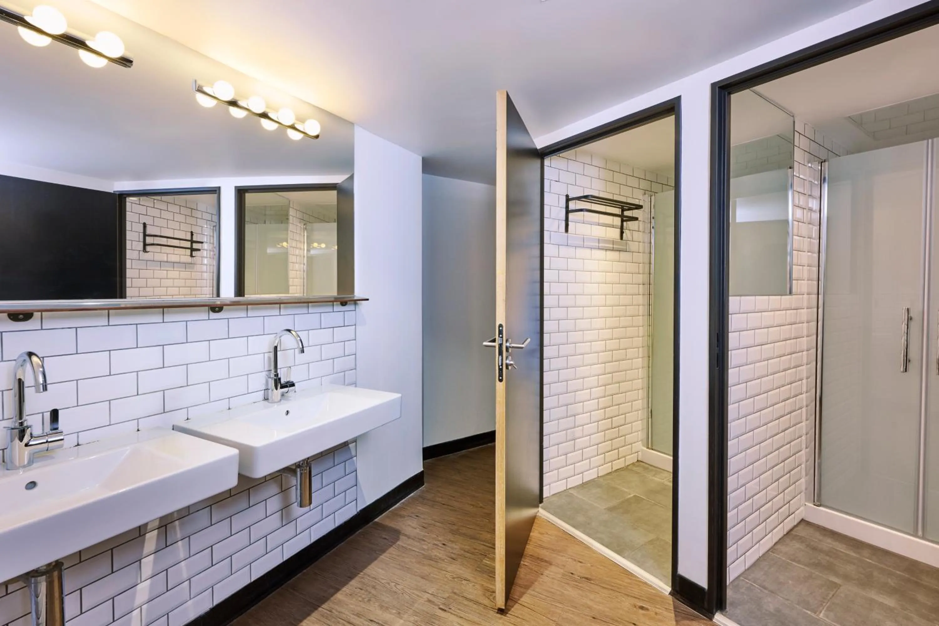 Bathroom in Generator Paris