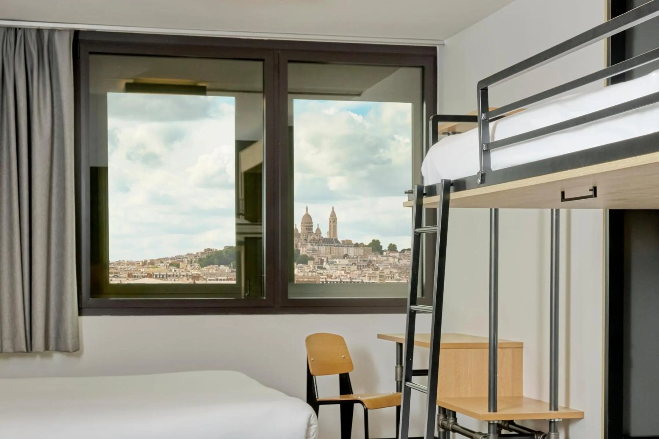 Bed in Generator Paris