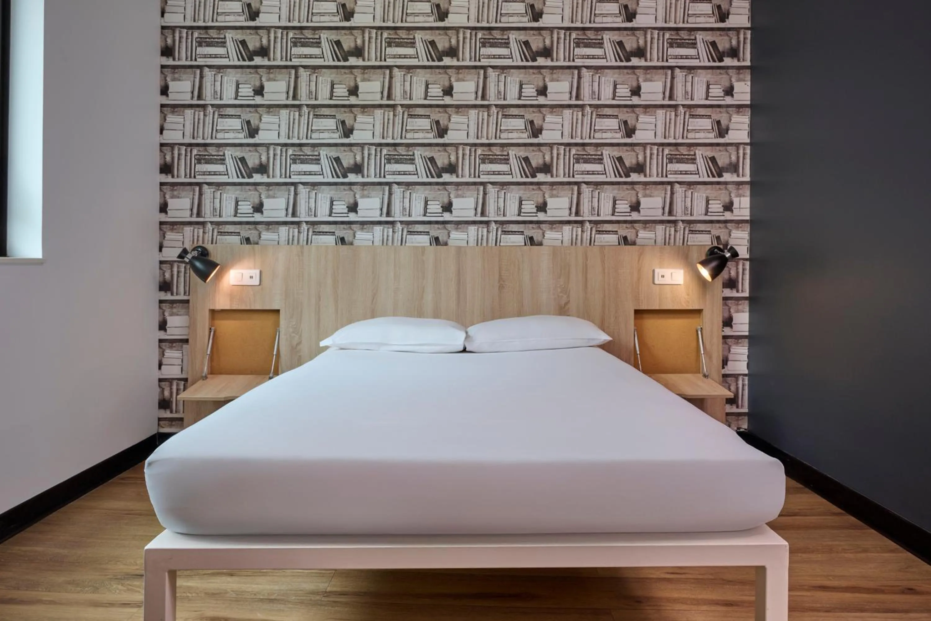 Bed in Generator Paris