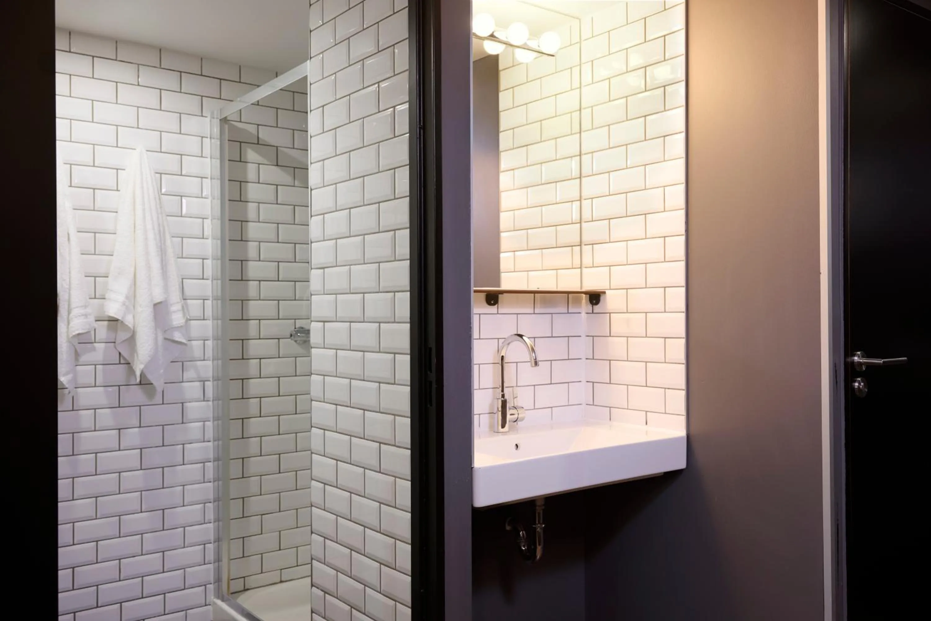 Bathroom in Generator Paris