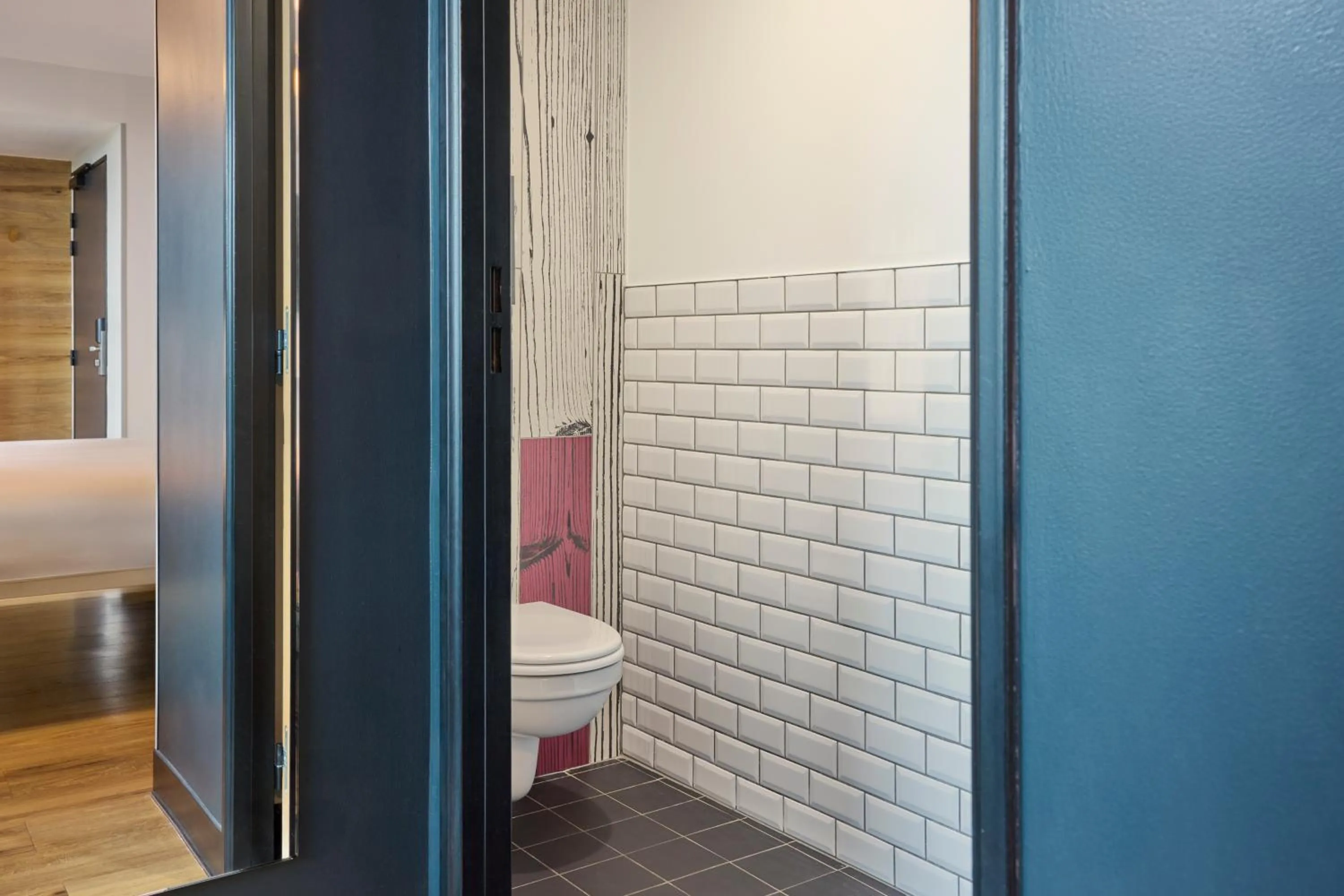 Bathroom, Bed in Generator Paris