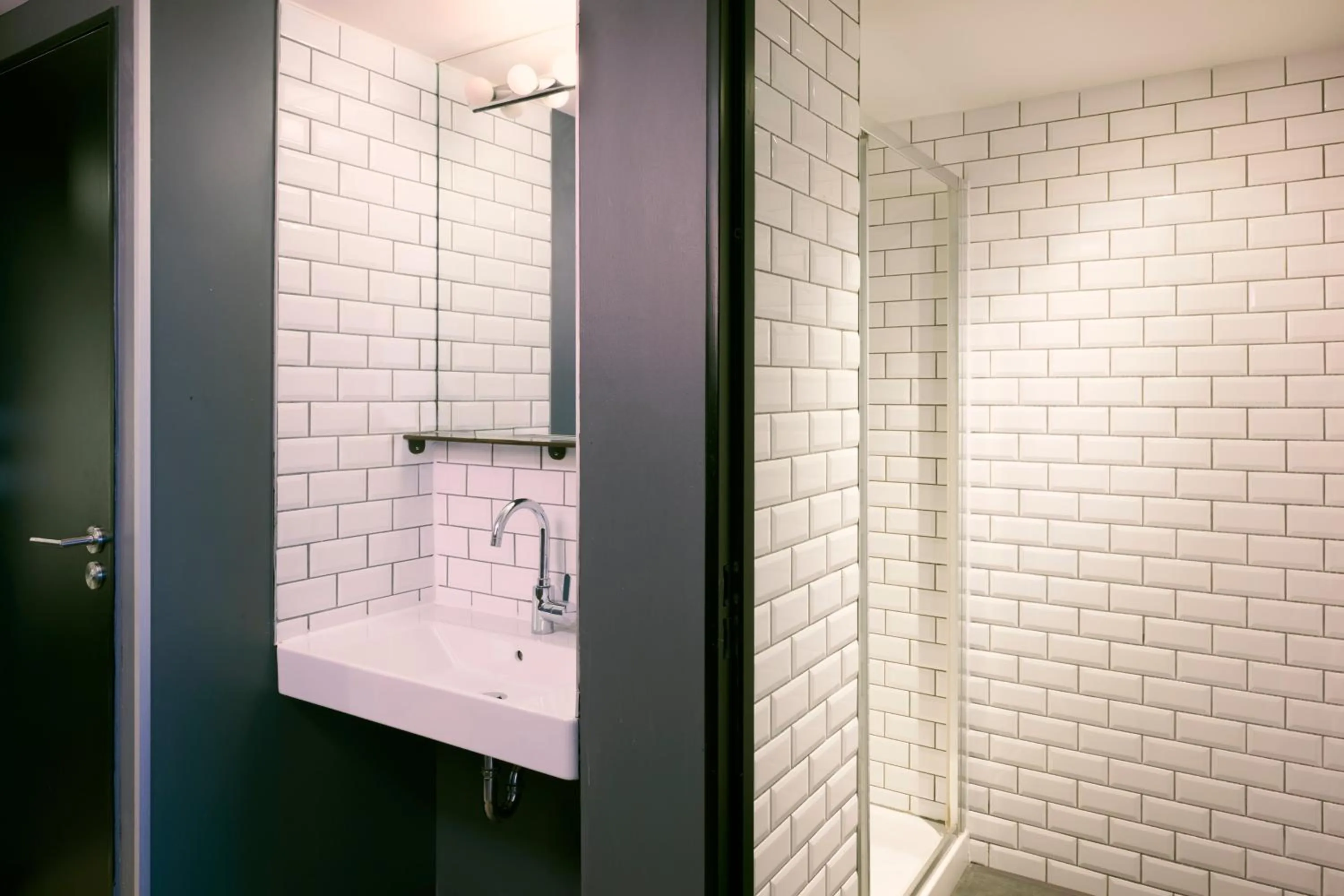 Bathroom in Generator Paris