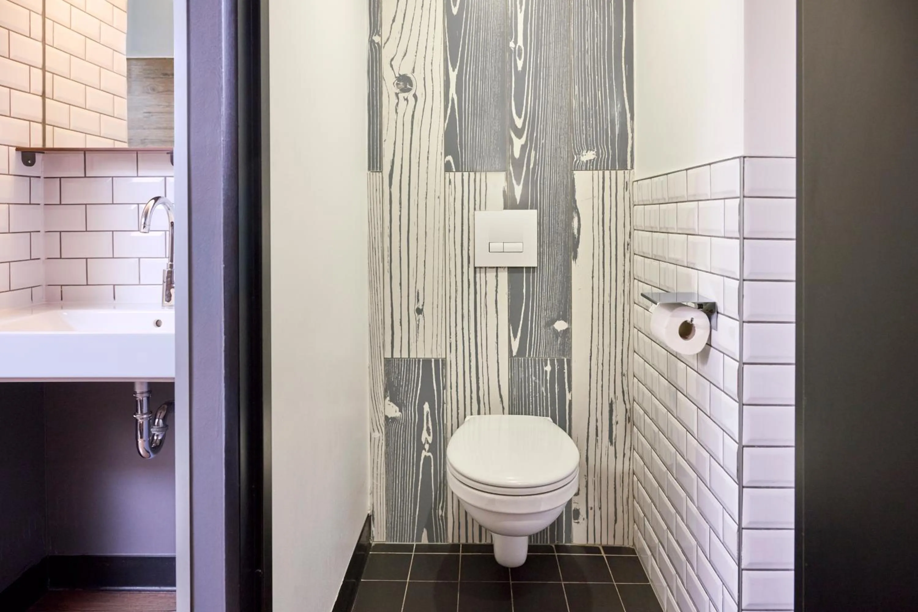 Toilet in Generator Paris