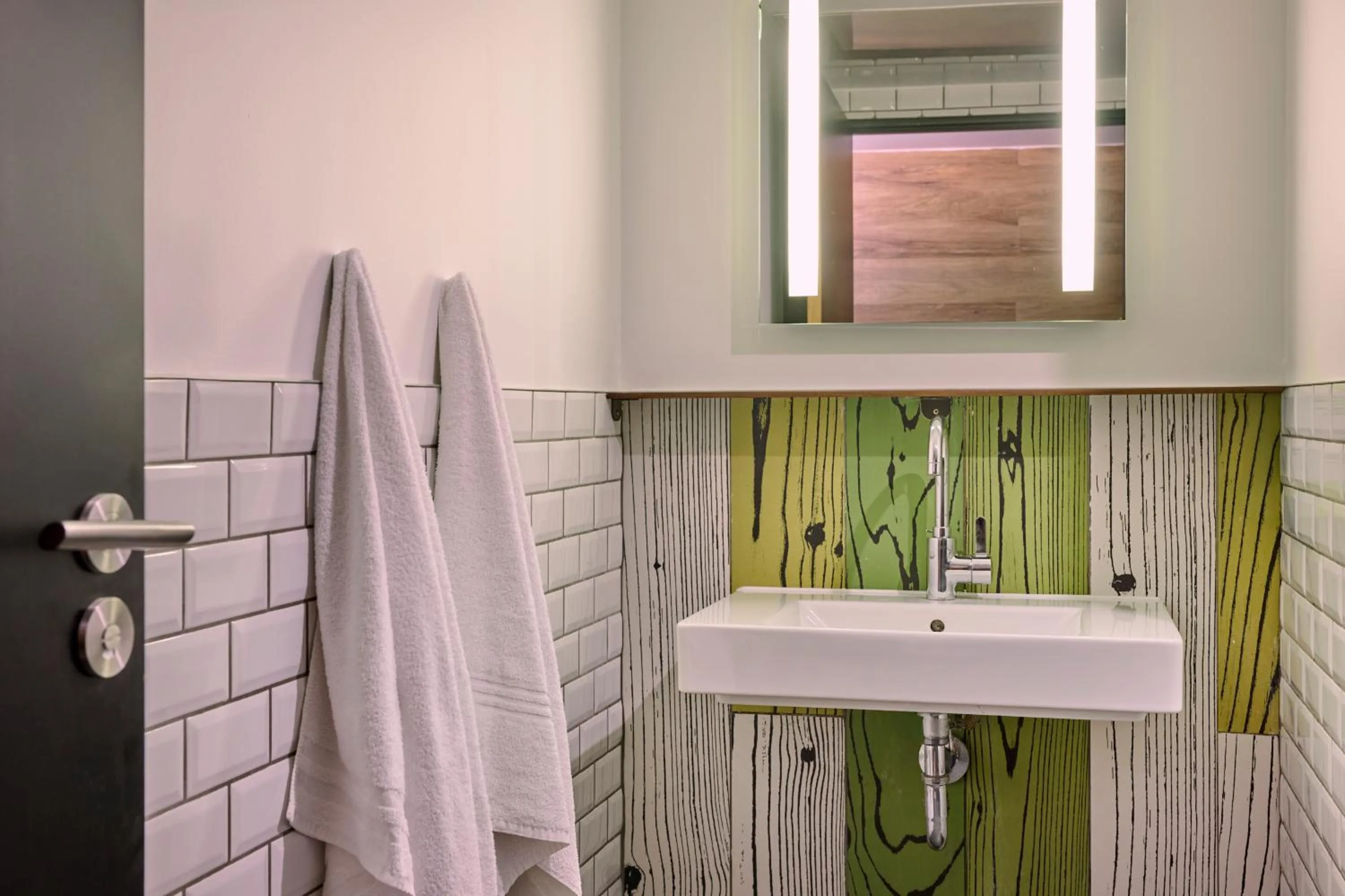 Bathroom in Generator Paris