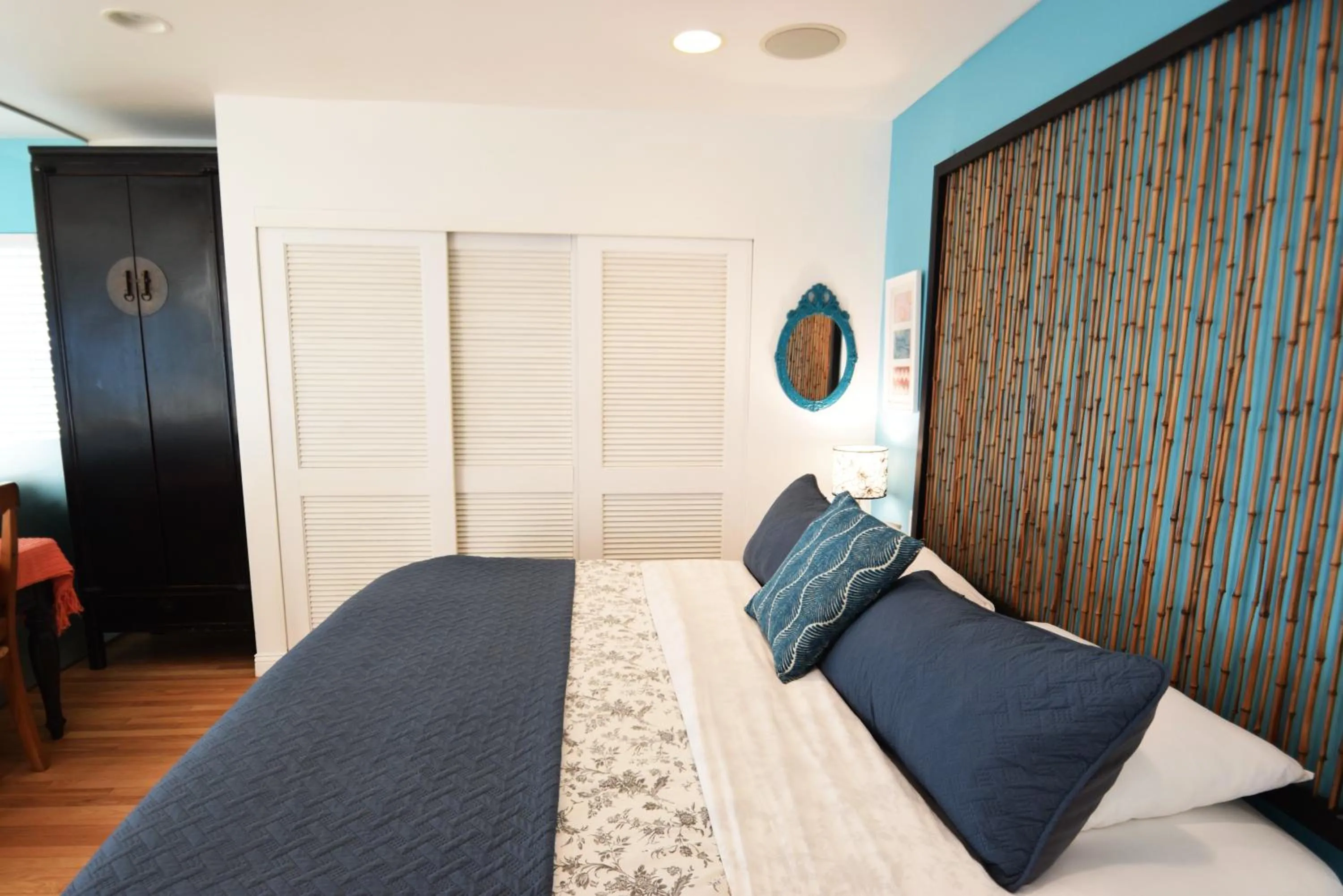 Bedroom, Bed in Malibu Private Beach Apartments