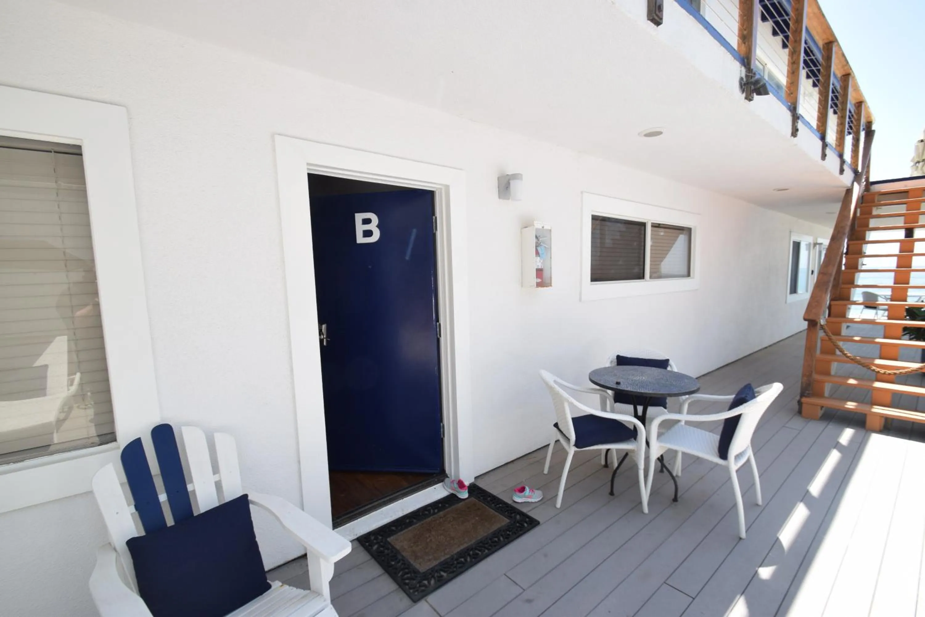 Seating area in Malibu Private Beach Apartments