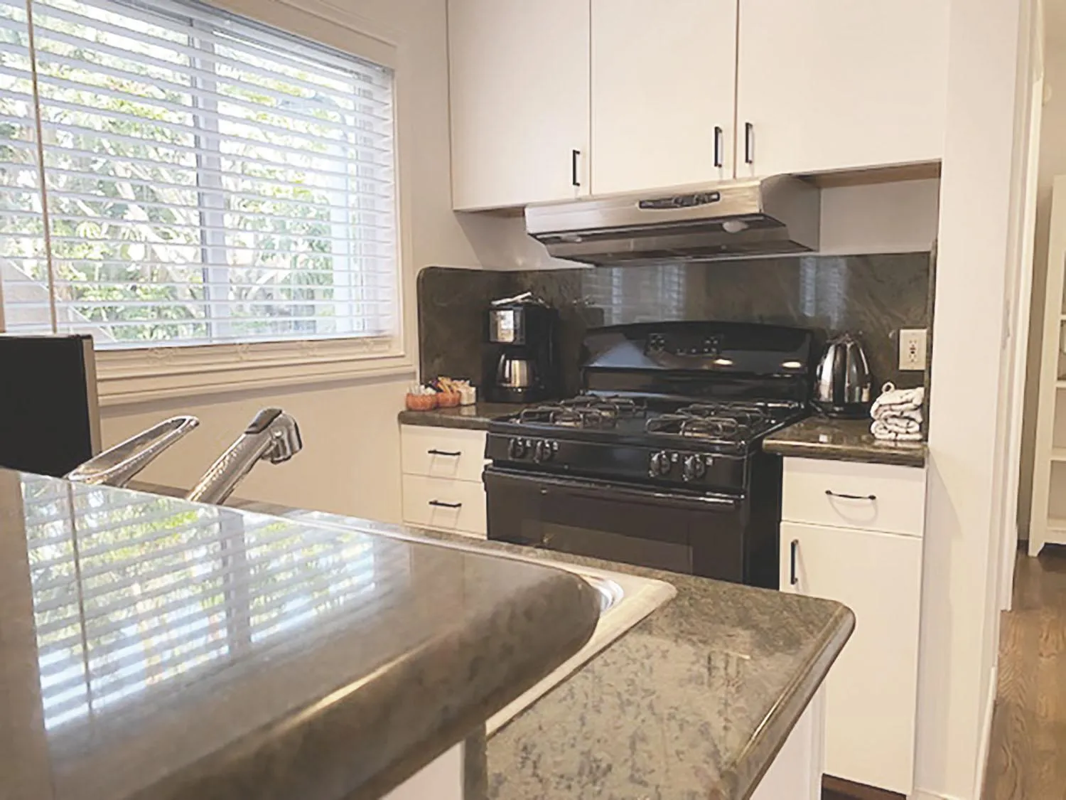 Kitchen or kitchenette in Malibu Private Beach Apartments