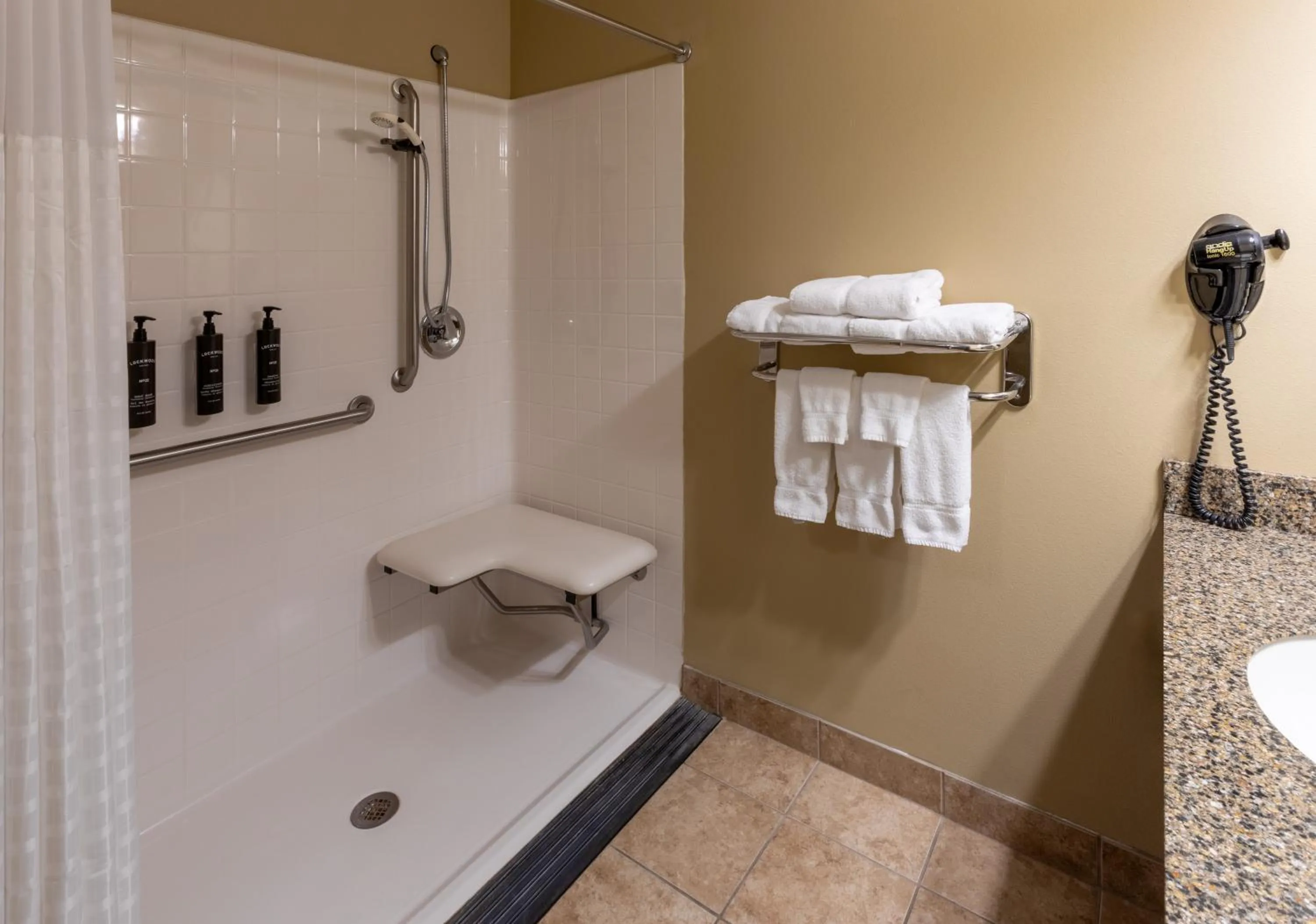 Shower in GrandStay Inn & Suites of Luverne