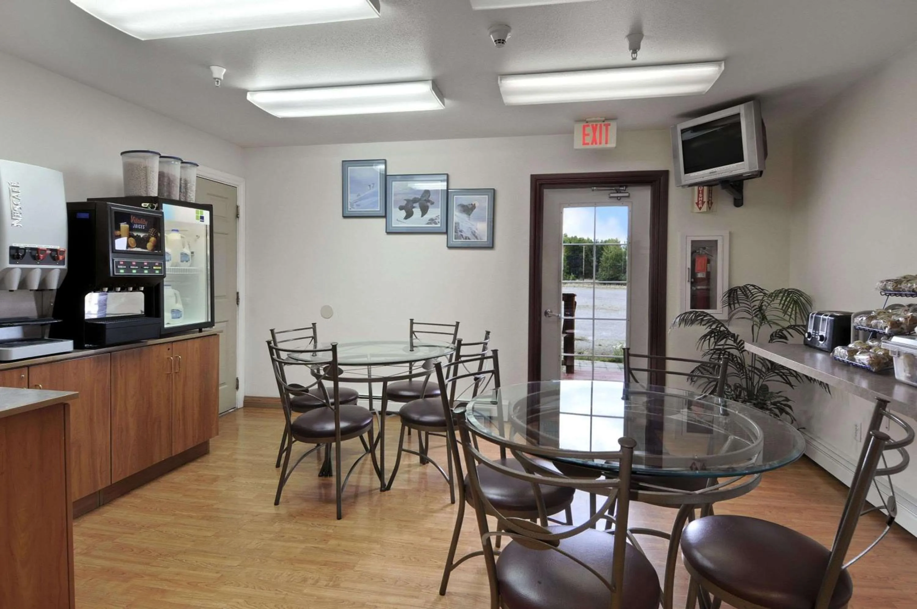 Restaurant/places to eat in Eagle River Microtel