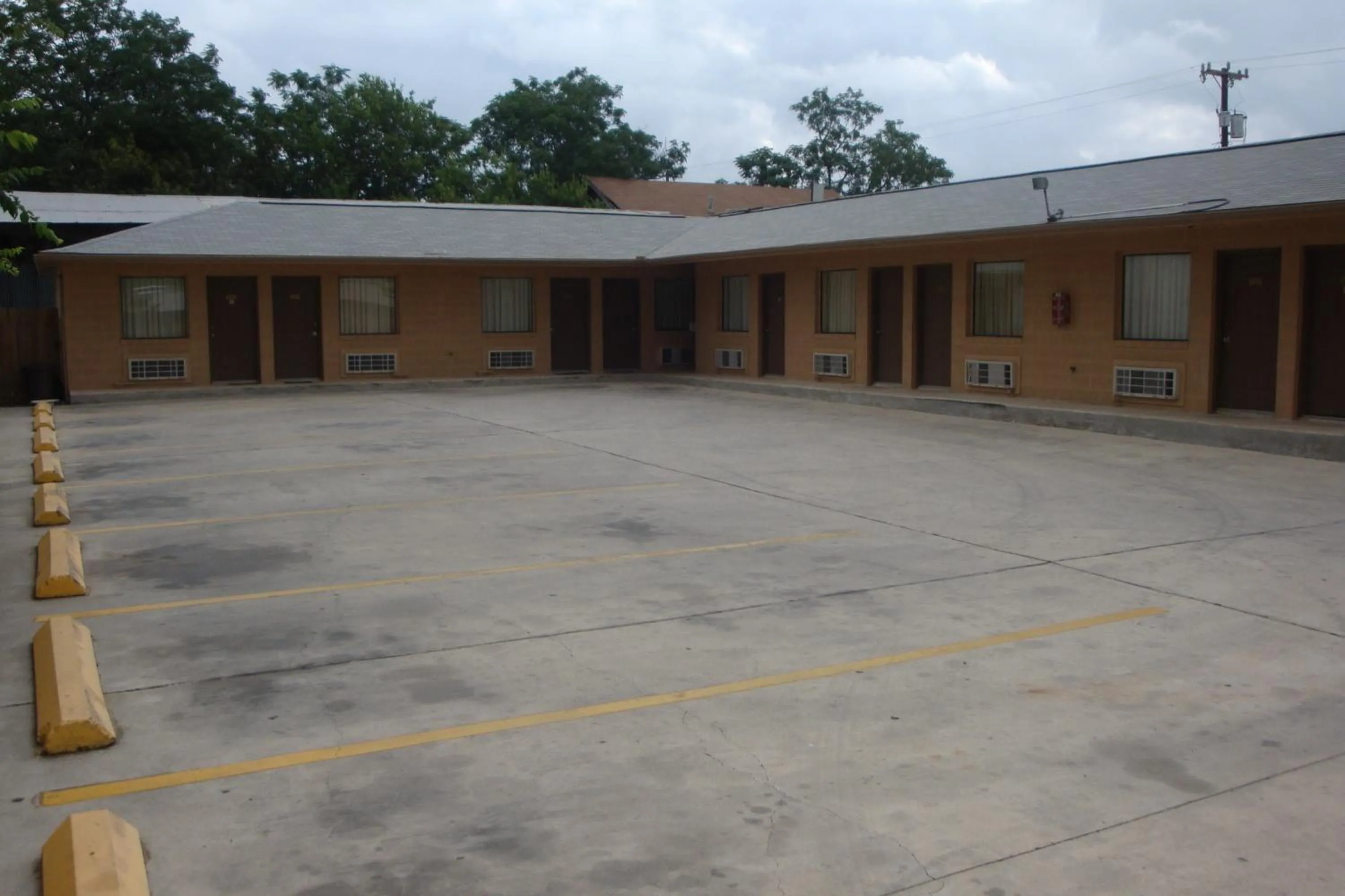 Facade/entrance in American Motel