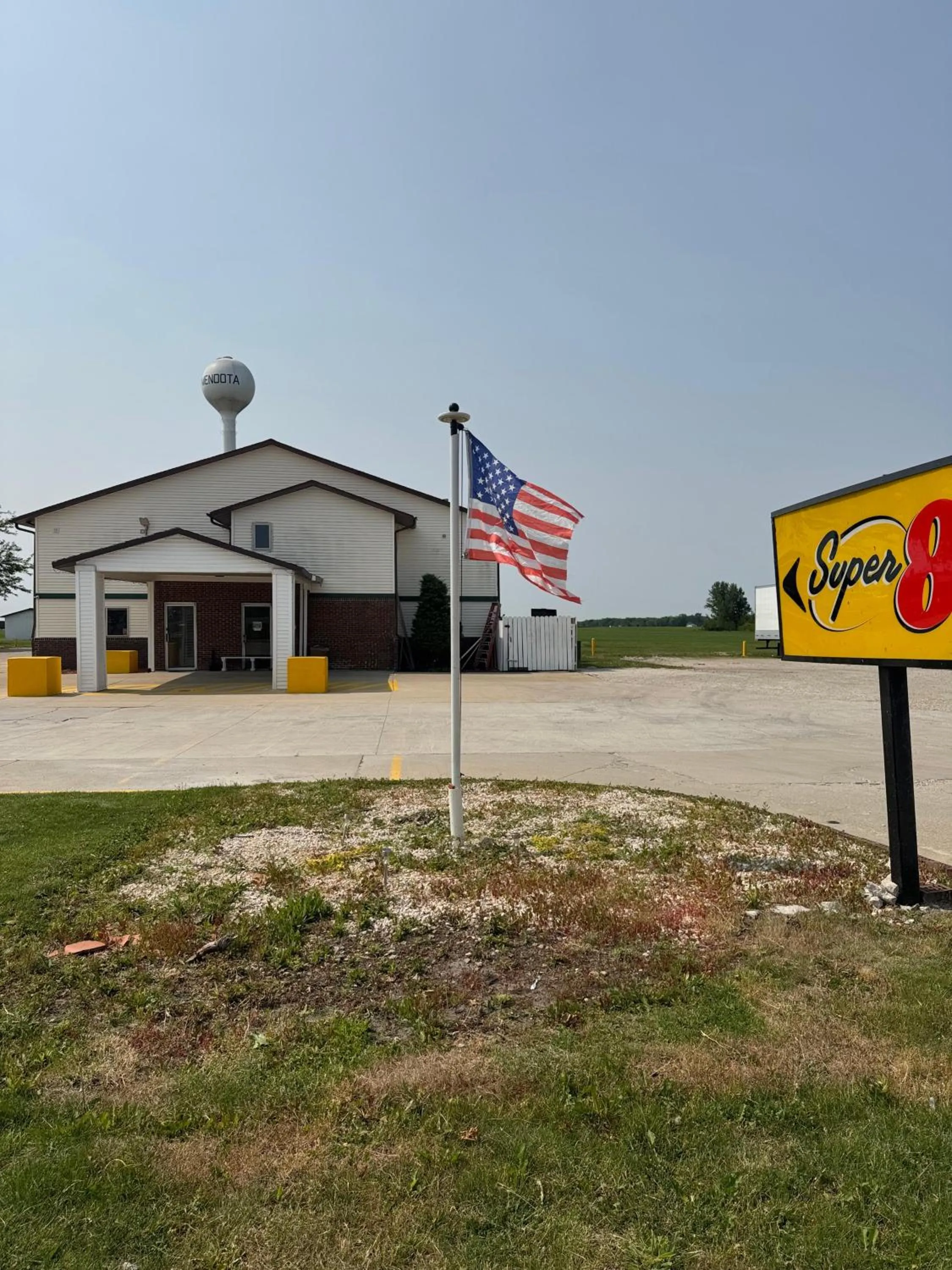 Property building in Super 8 by Wyndham Mendota I-39