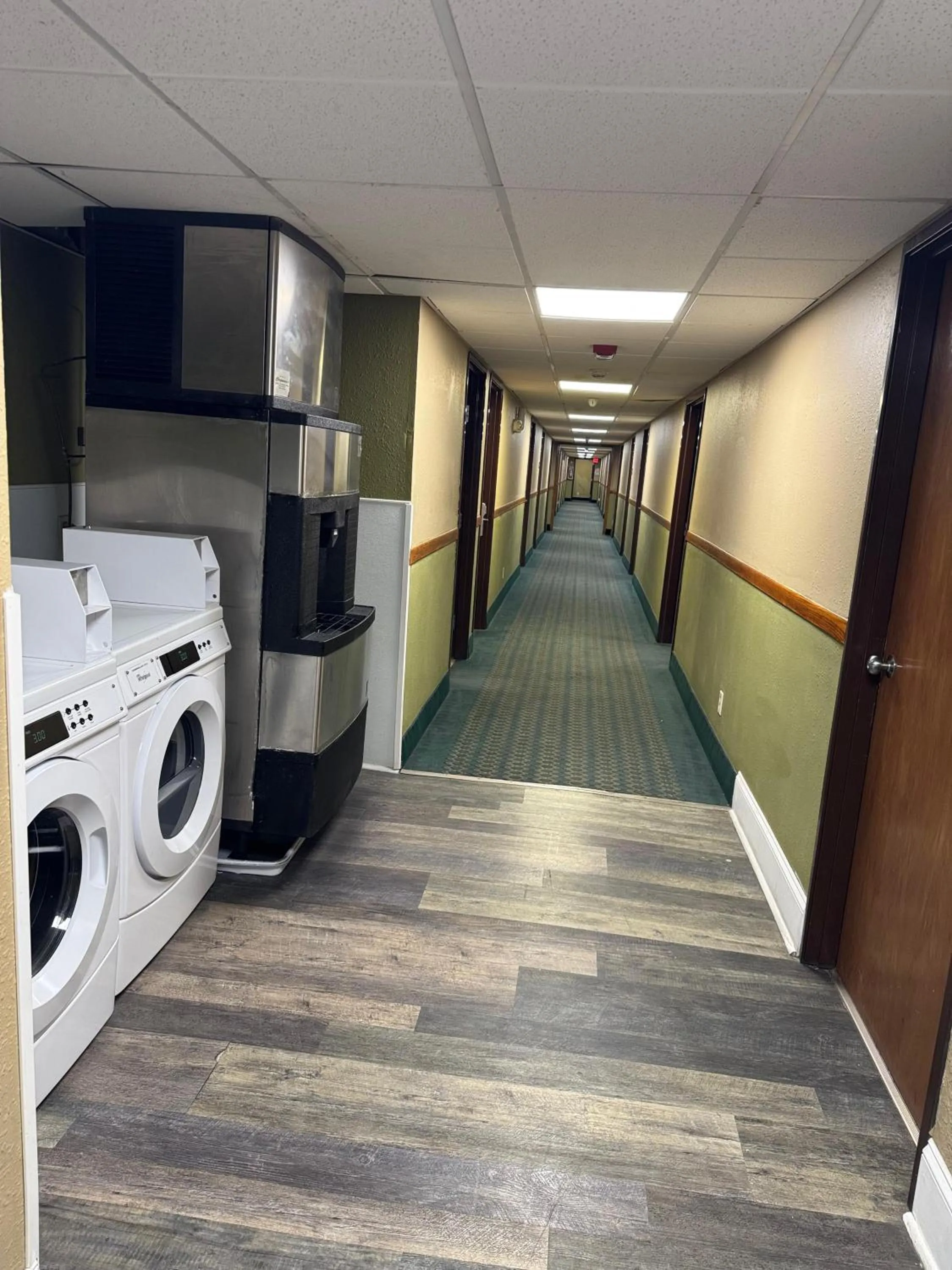 laundry in Super 8 by Wyndham Mendota I-39