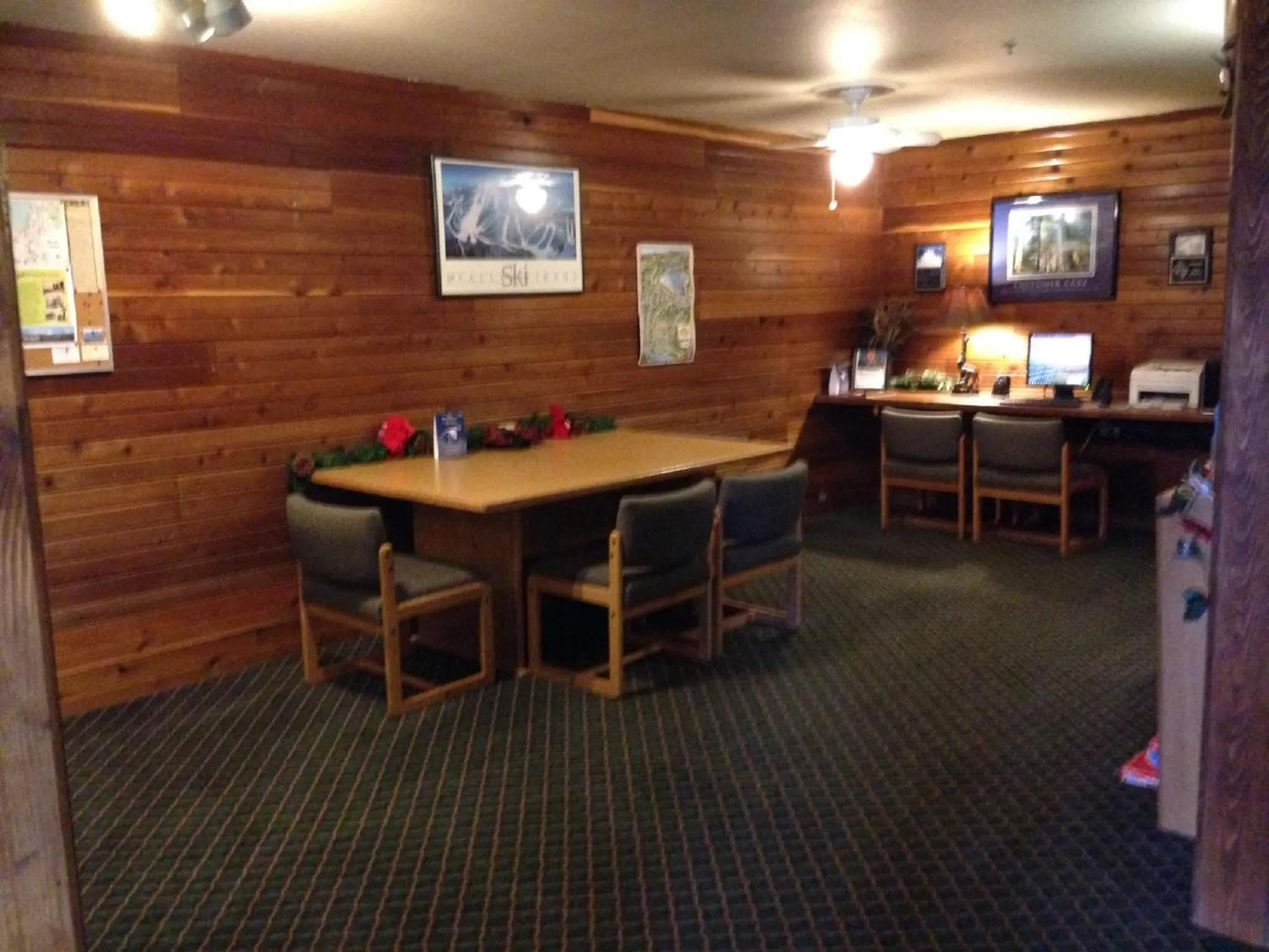 Business facilities in Super 8 by Wyndham McCall