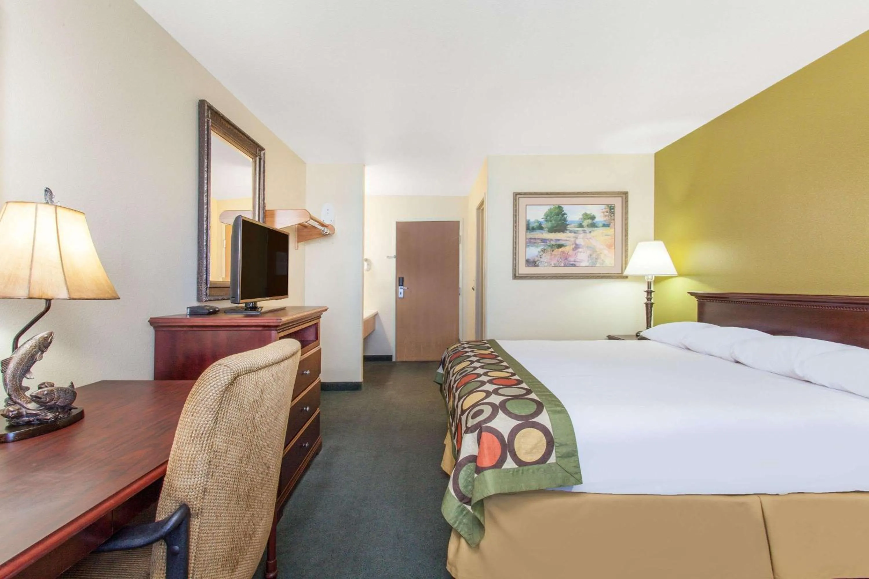 Photo of the whole room, Bed in Super 8 by Wyndham McCall