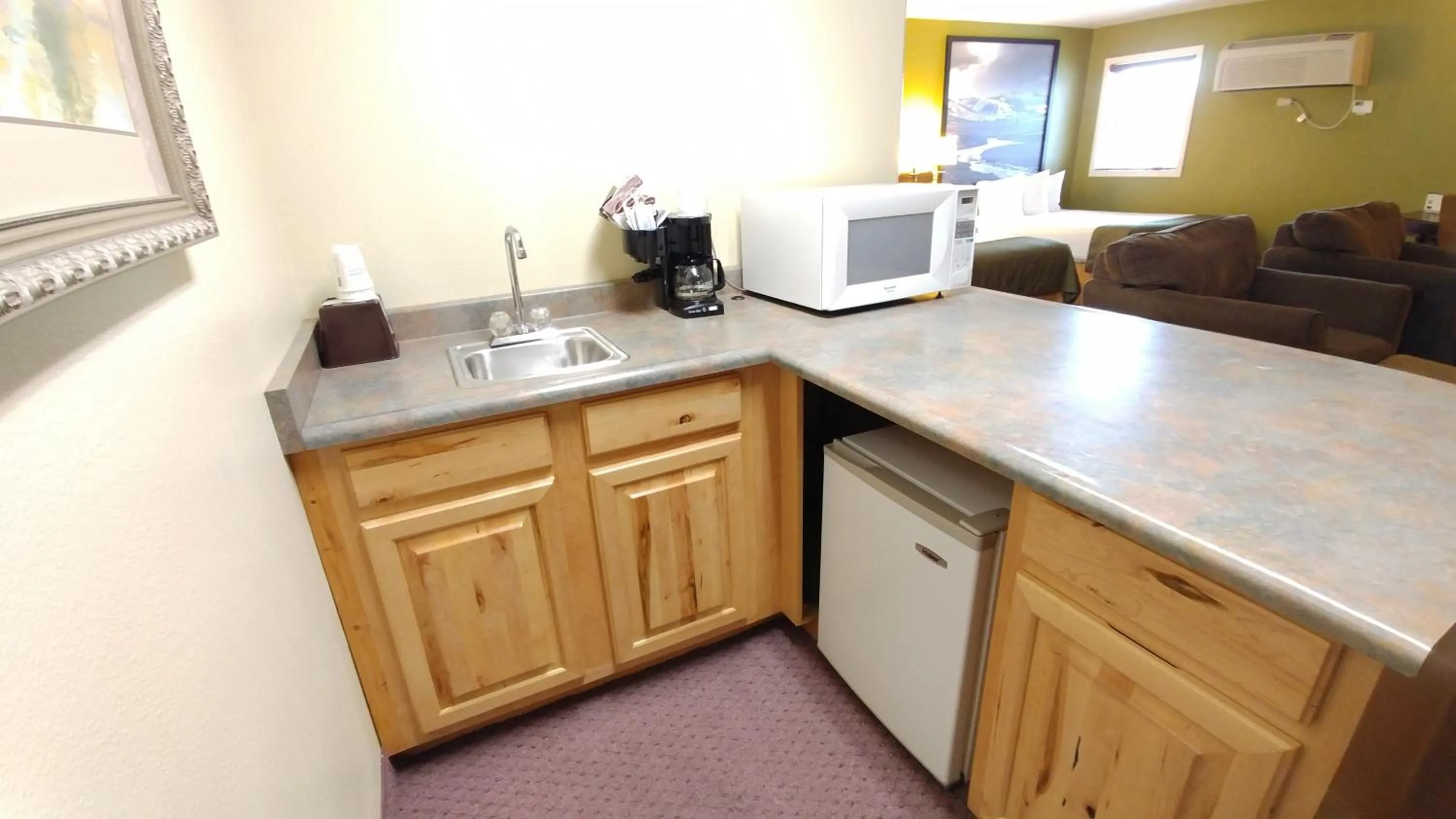 Kitchen or kitchenette in Super 8 by Wyndham McCall