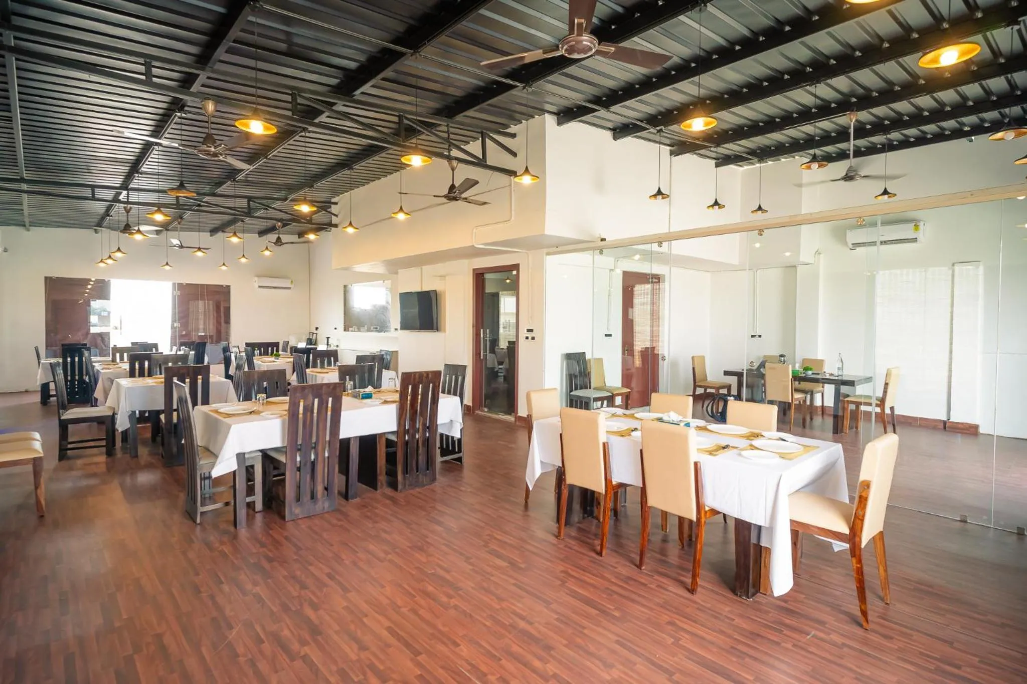 Restaurant/places to eat in J60 Suites, Ashok Vihar - Near Netaji Subhash Place
