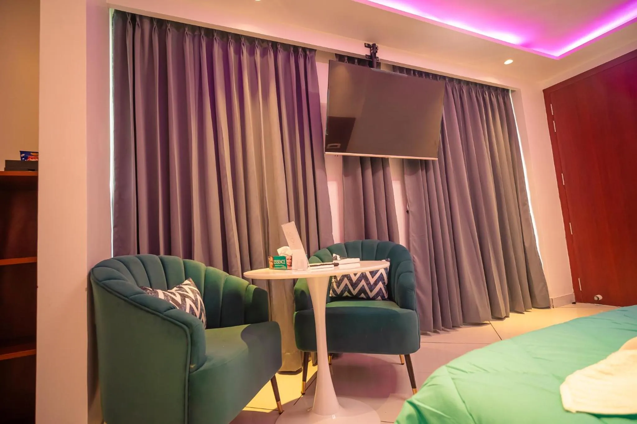 TV and multimedia, Bed in J60 Suites, Ashok Vihar - Near Netaji Subhash Place