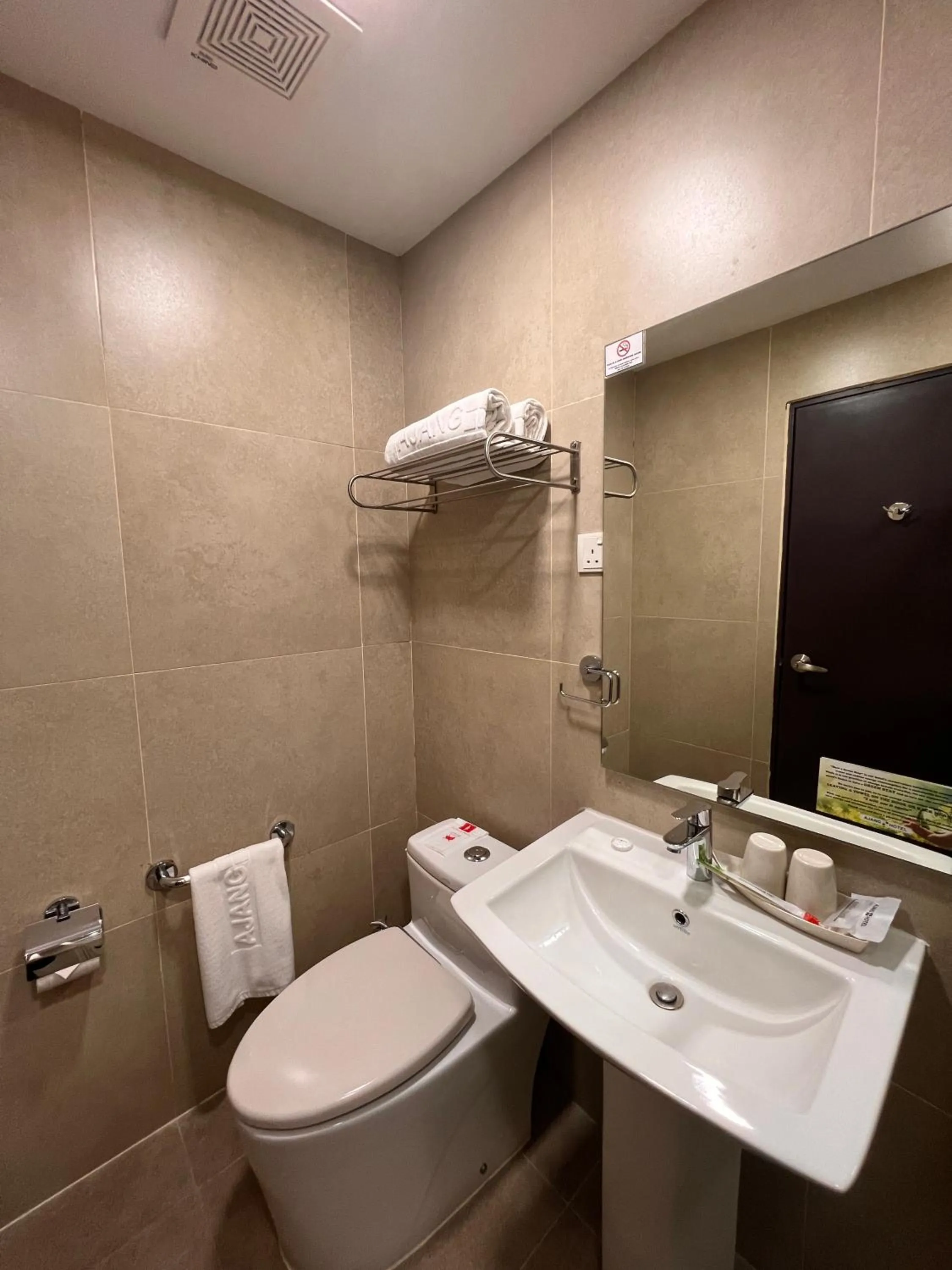 Bathroom in Ajang Hotel