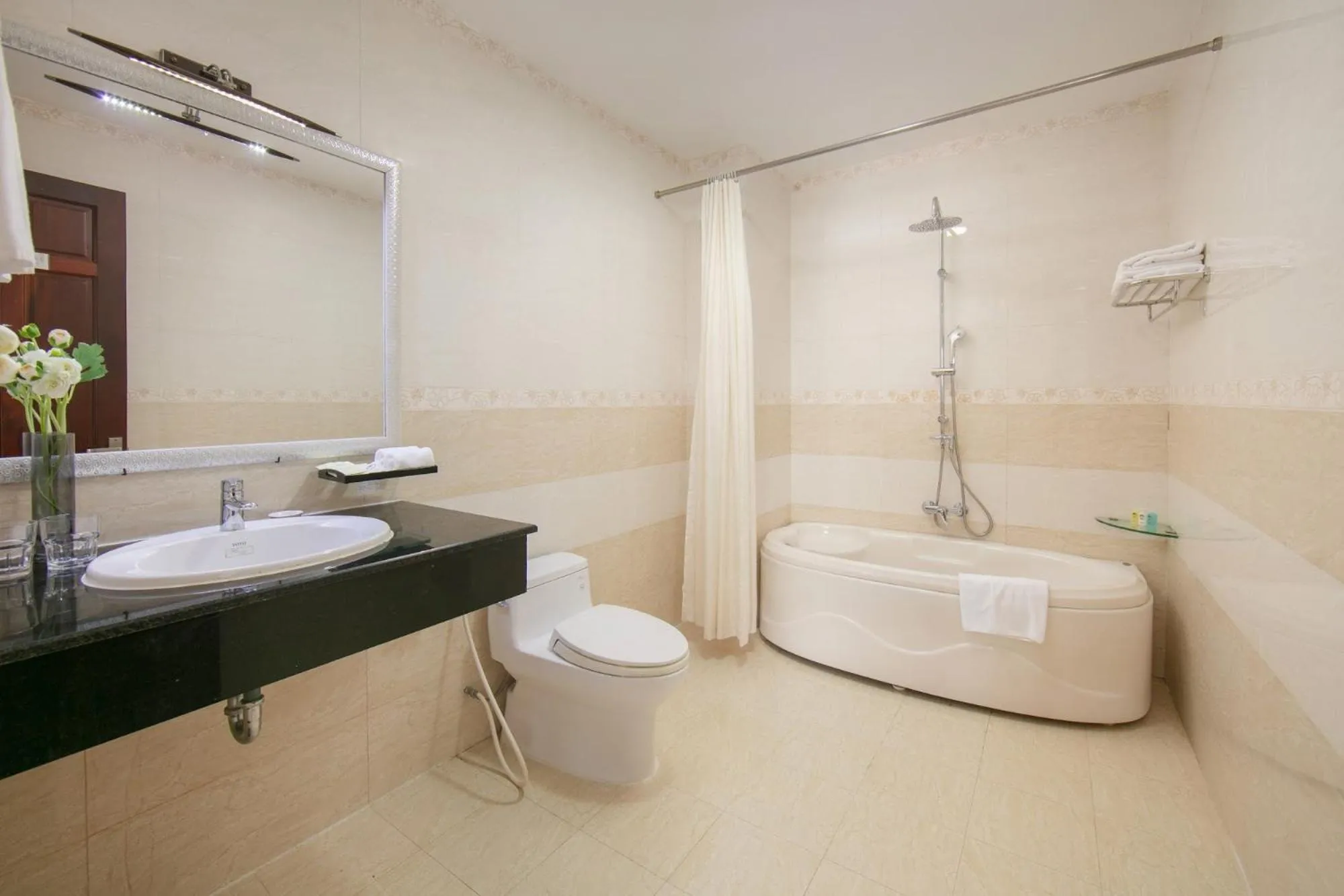 Shower in Nesta Hotel Can Tho