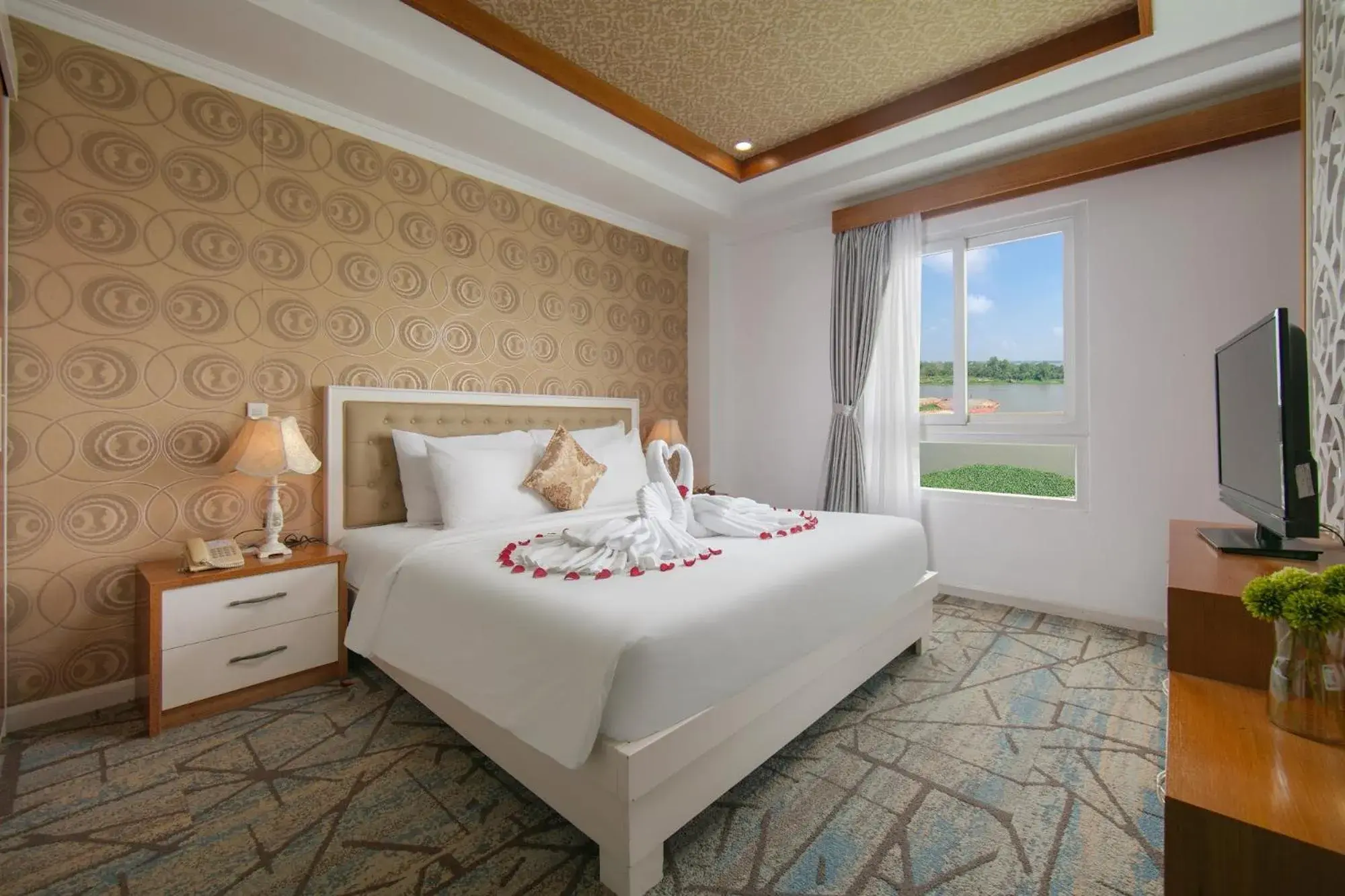 Premier Double Room with River View in Nesta Hotel Can Tho Premier Double Room with River View in Nesta Hotel Can Tho