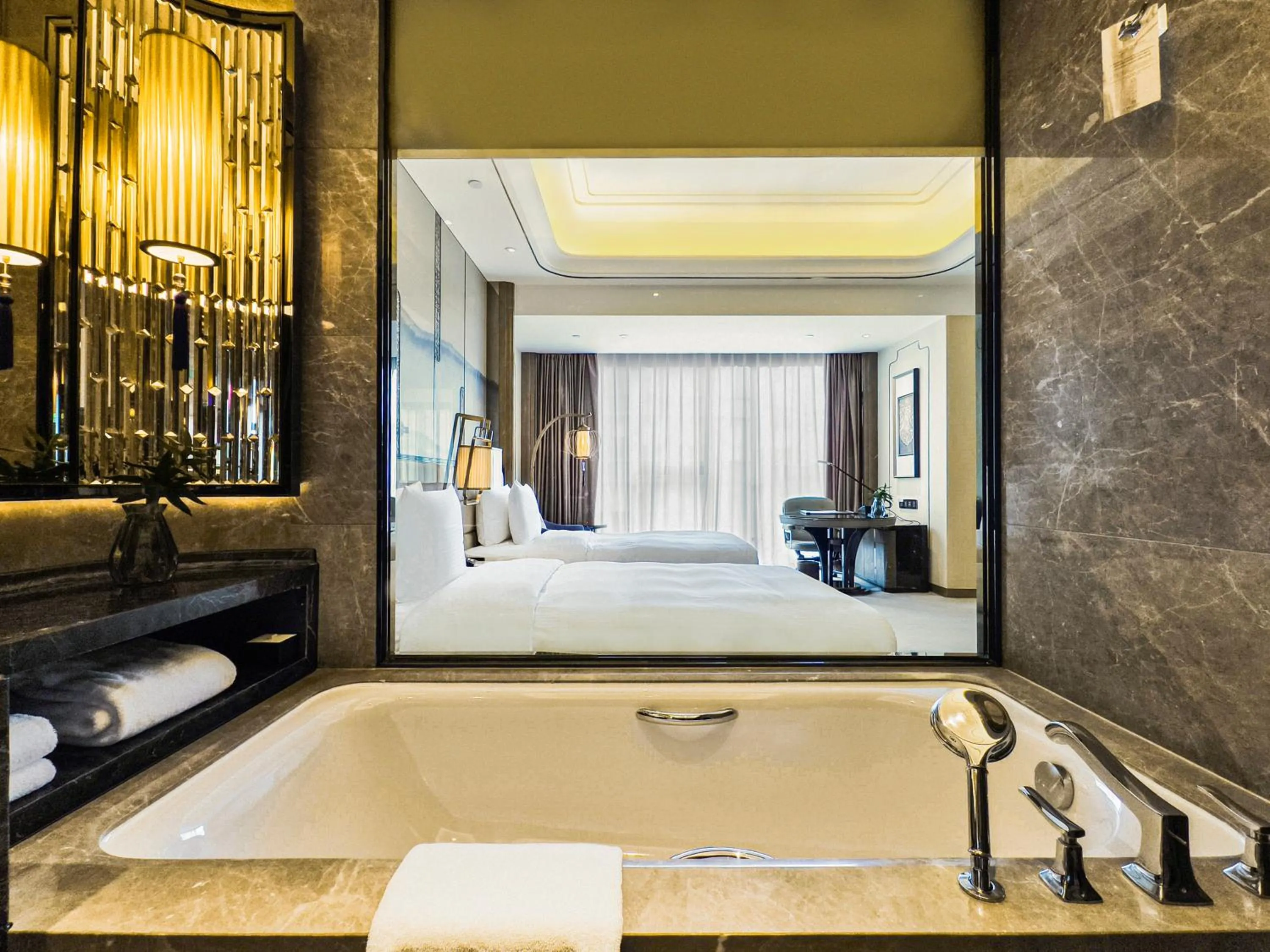 Bath, Bed in Wanda Vista Kunming