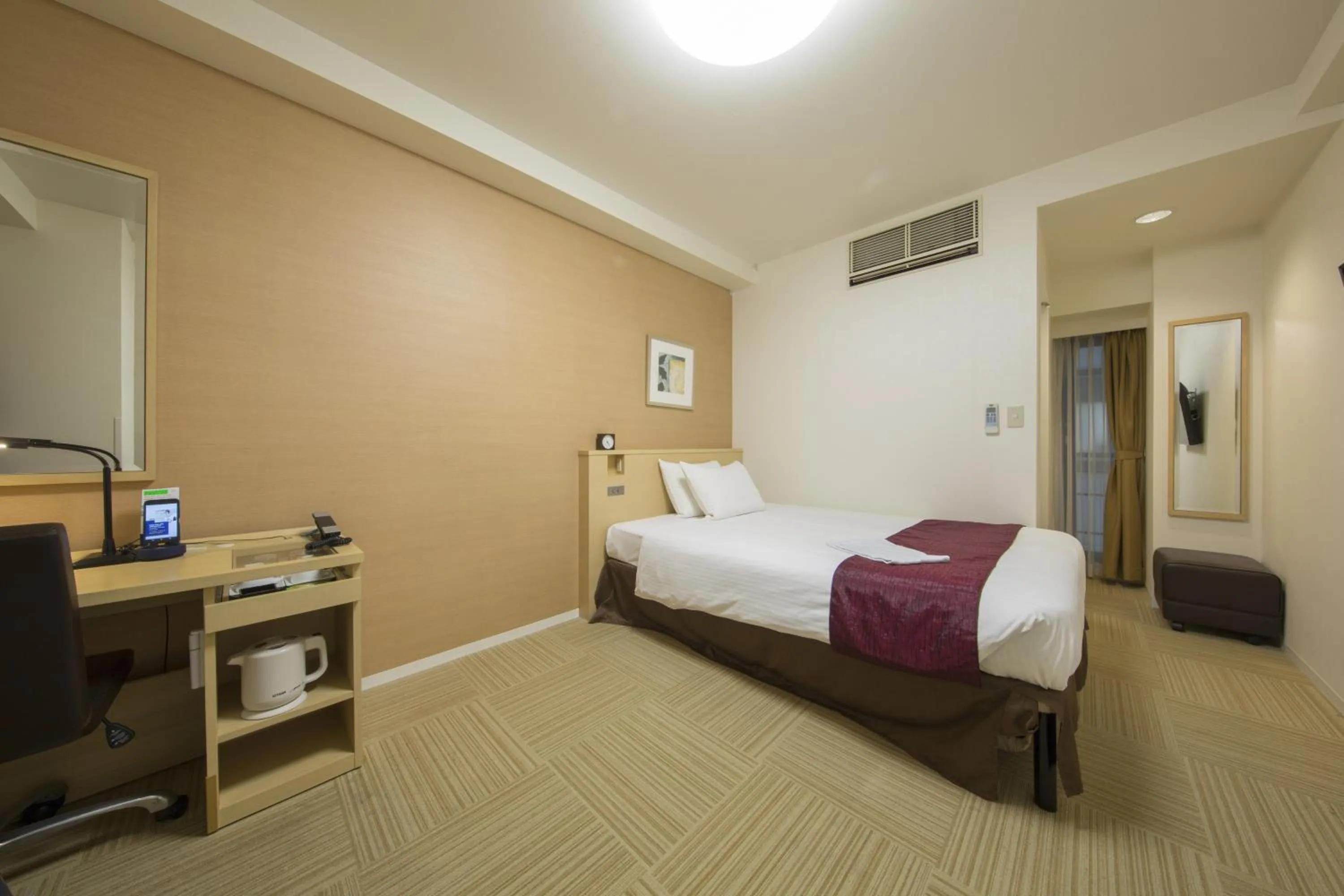 Photo of the whole room, Bed in Shizutetsu Hotel Prezio Shizuoka Ekinan