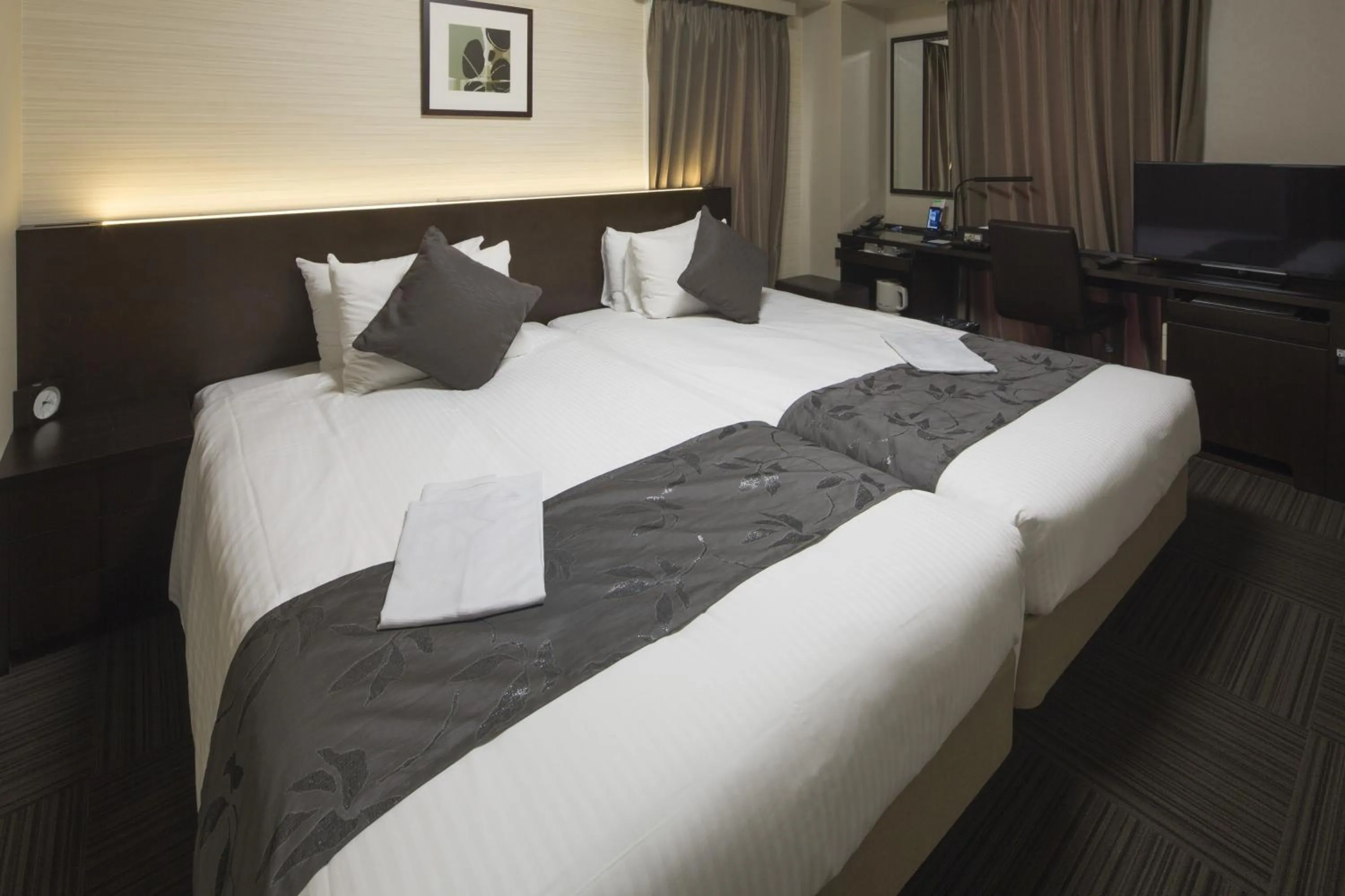 Photo of the whole room, Bed in Shizutetsu Hotel Prezio Shizuoka Ekinan