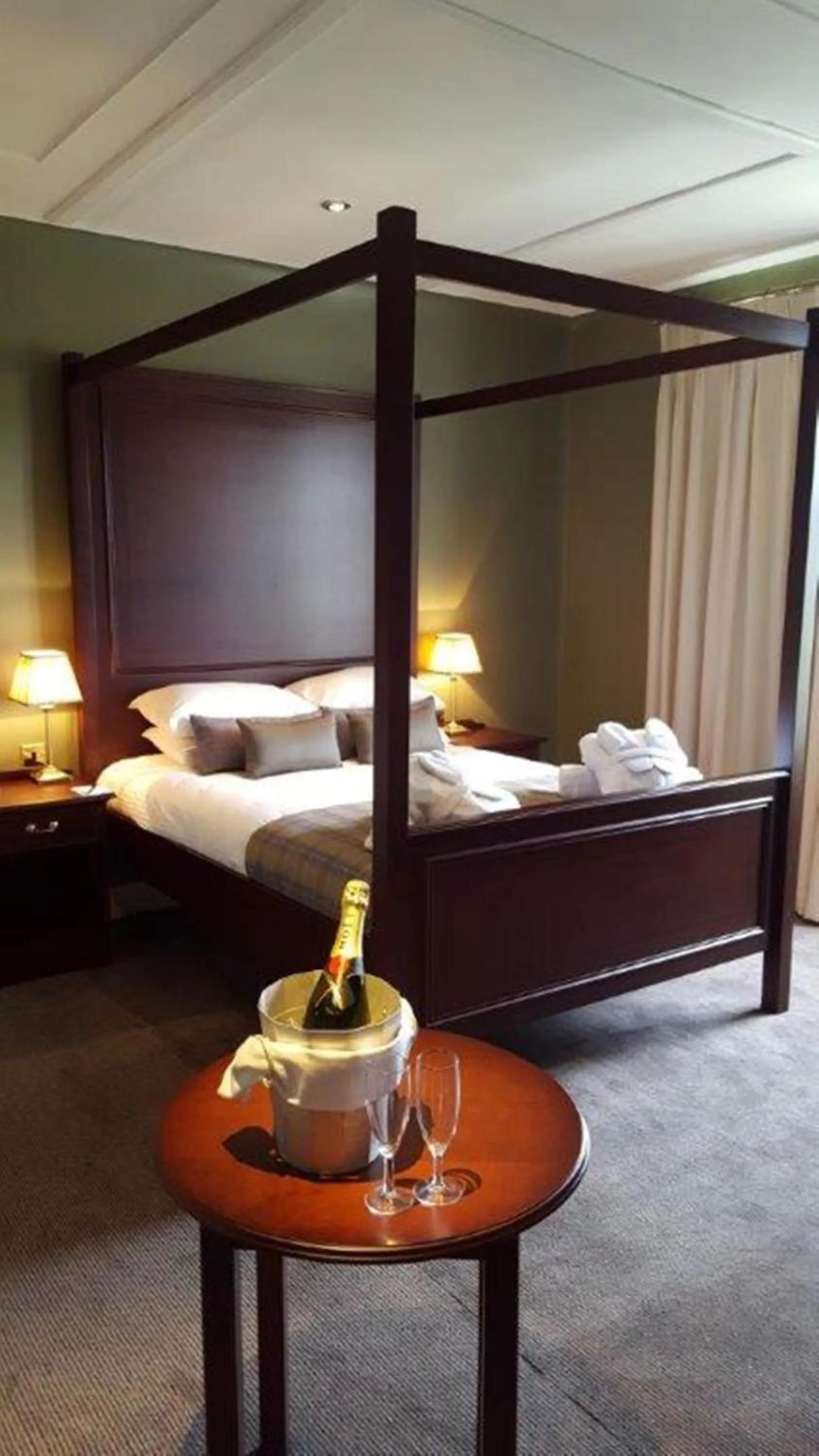 Bedroom, Bed in Nethybridge Hotel