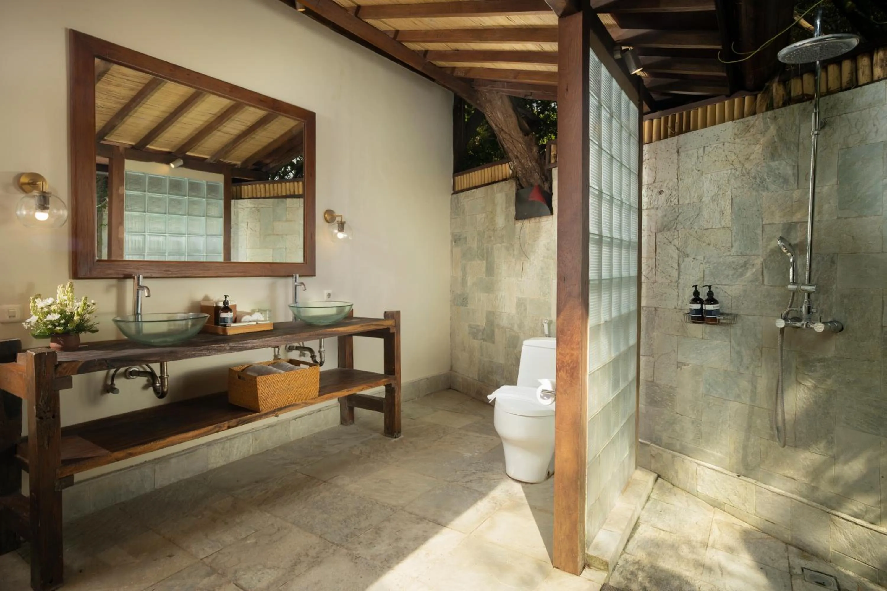 Bathroom in Villa Tirtadari by Nakula