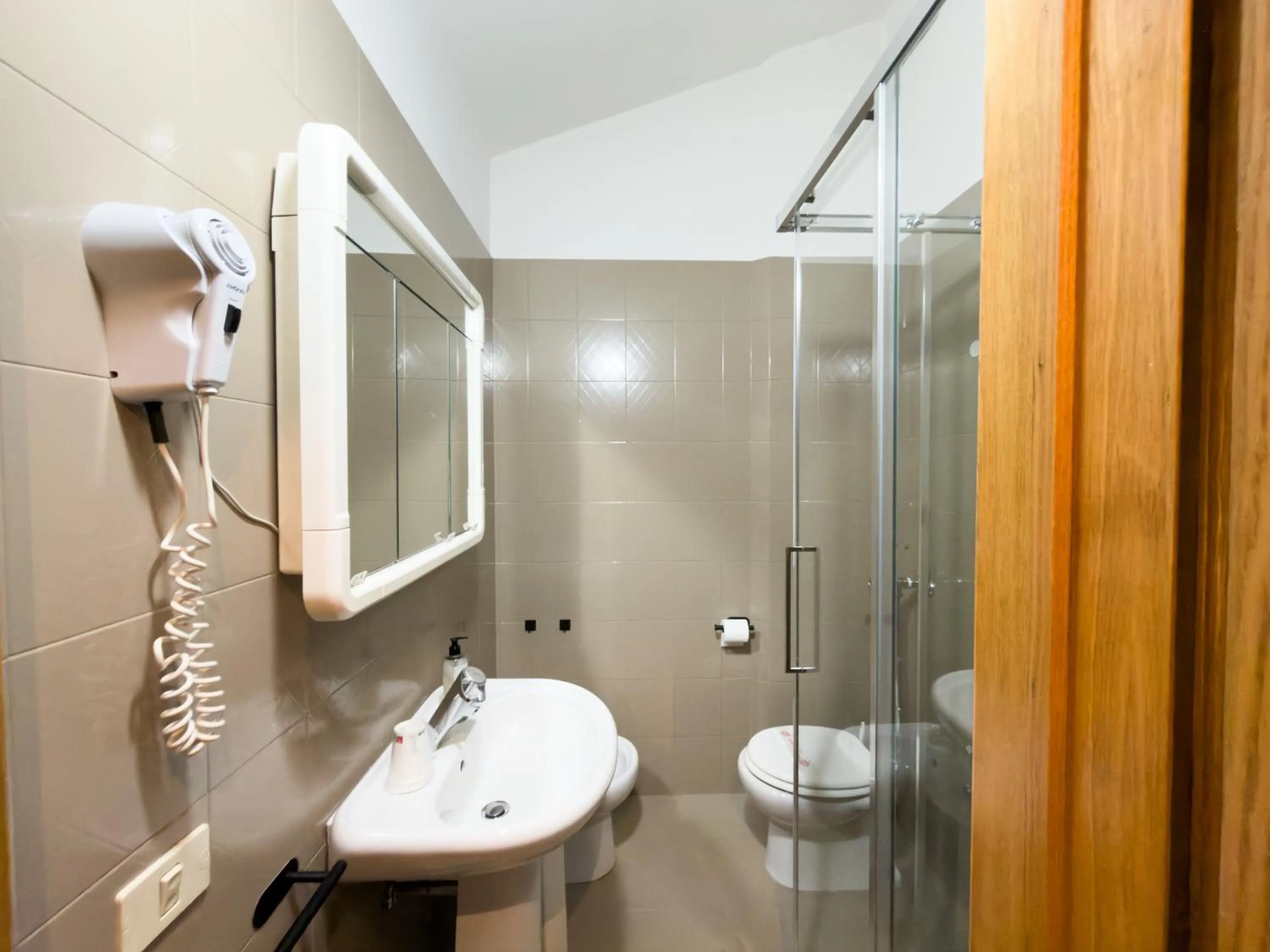 Shower in Hotel Camigliatello