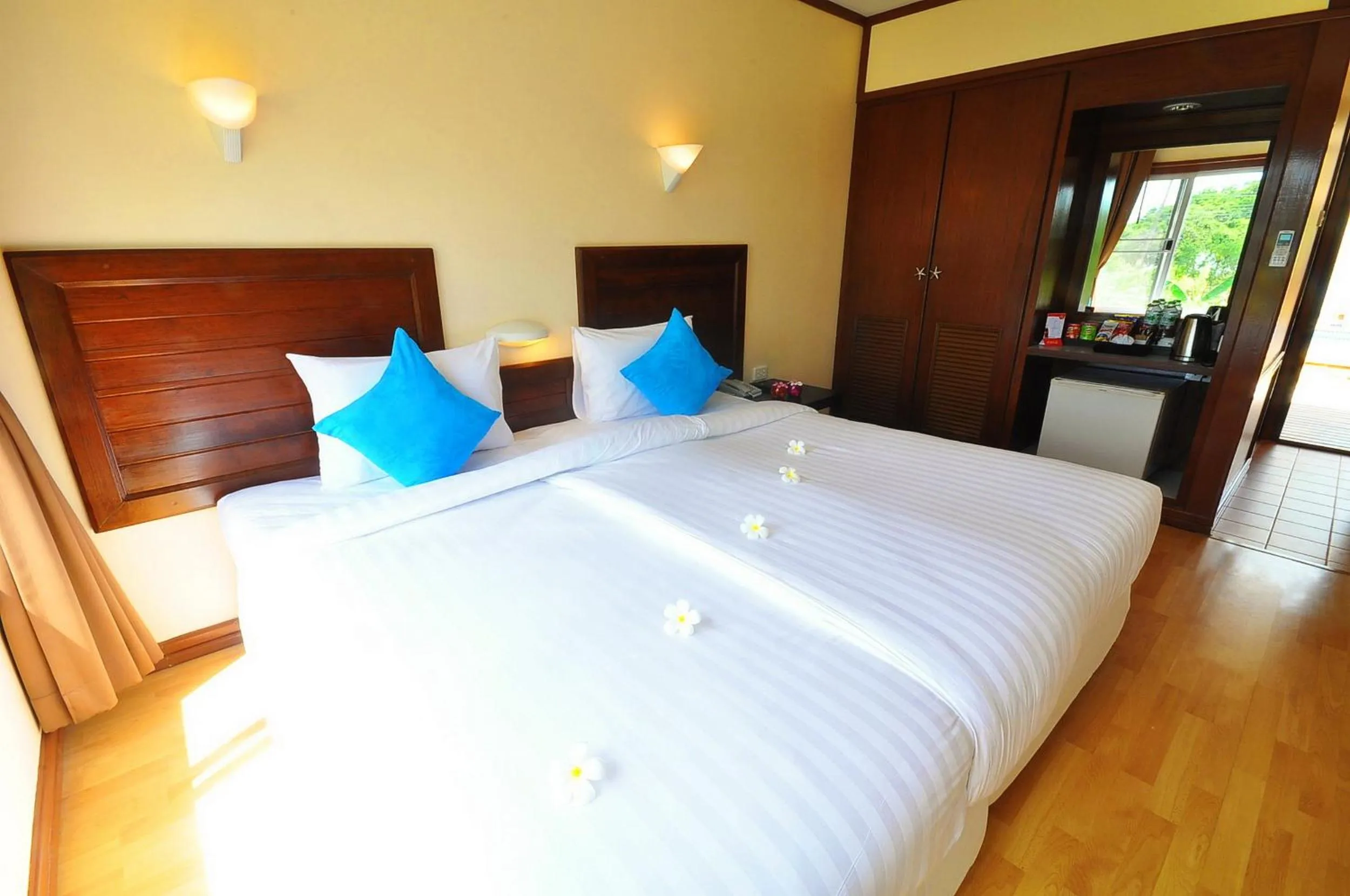 Bed in Isle Beach Resort Krabi-SHA